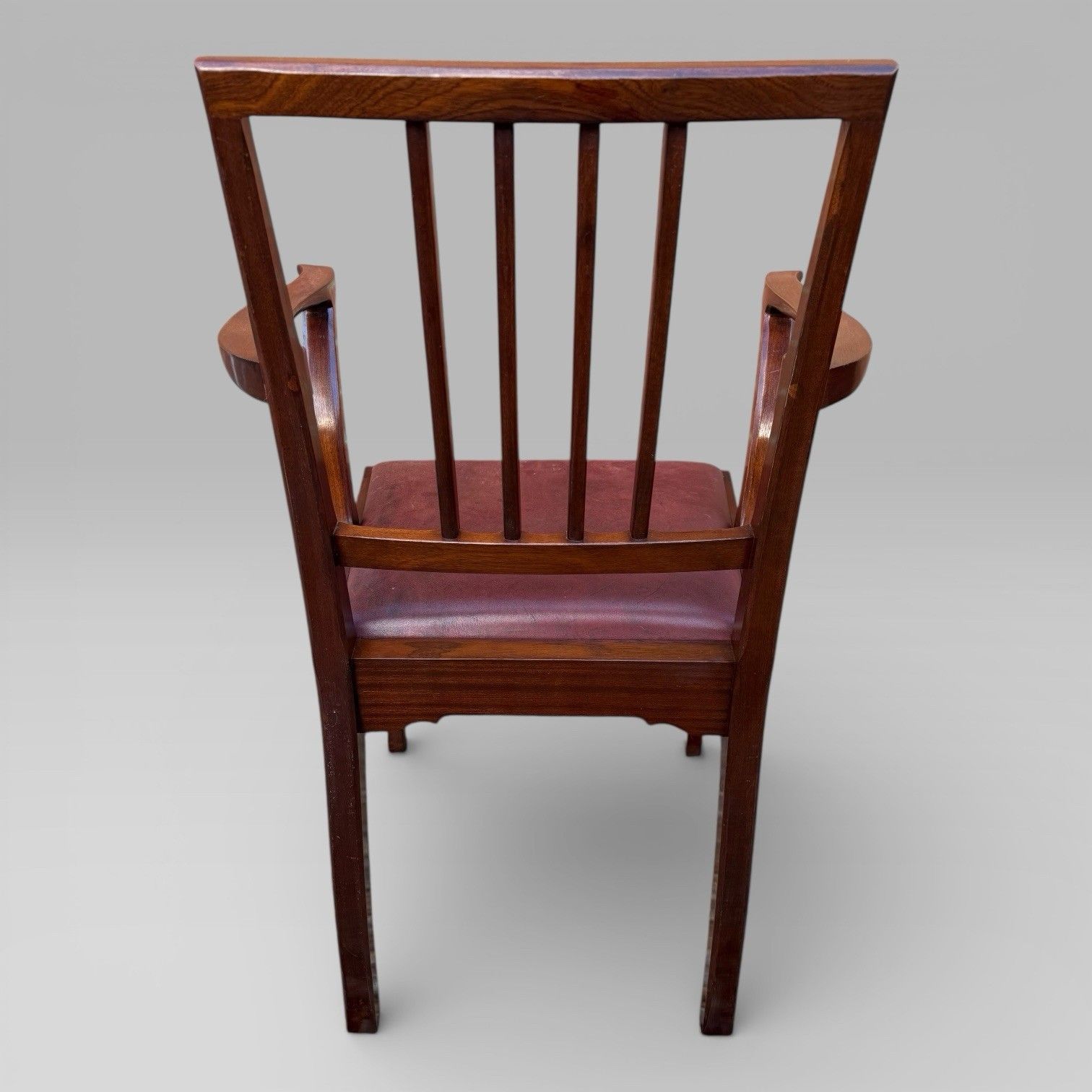 photo vinterior Vintage Set Of 5 Mahogany Carver Dining Chairs Alan Grainger “Acornman” 1960s