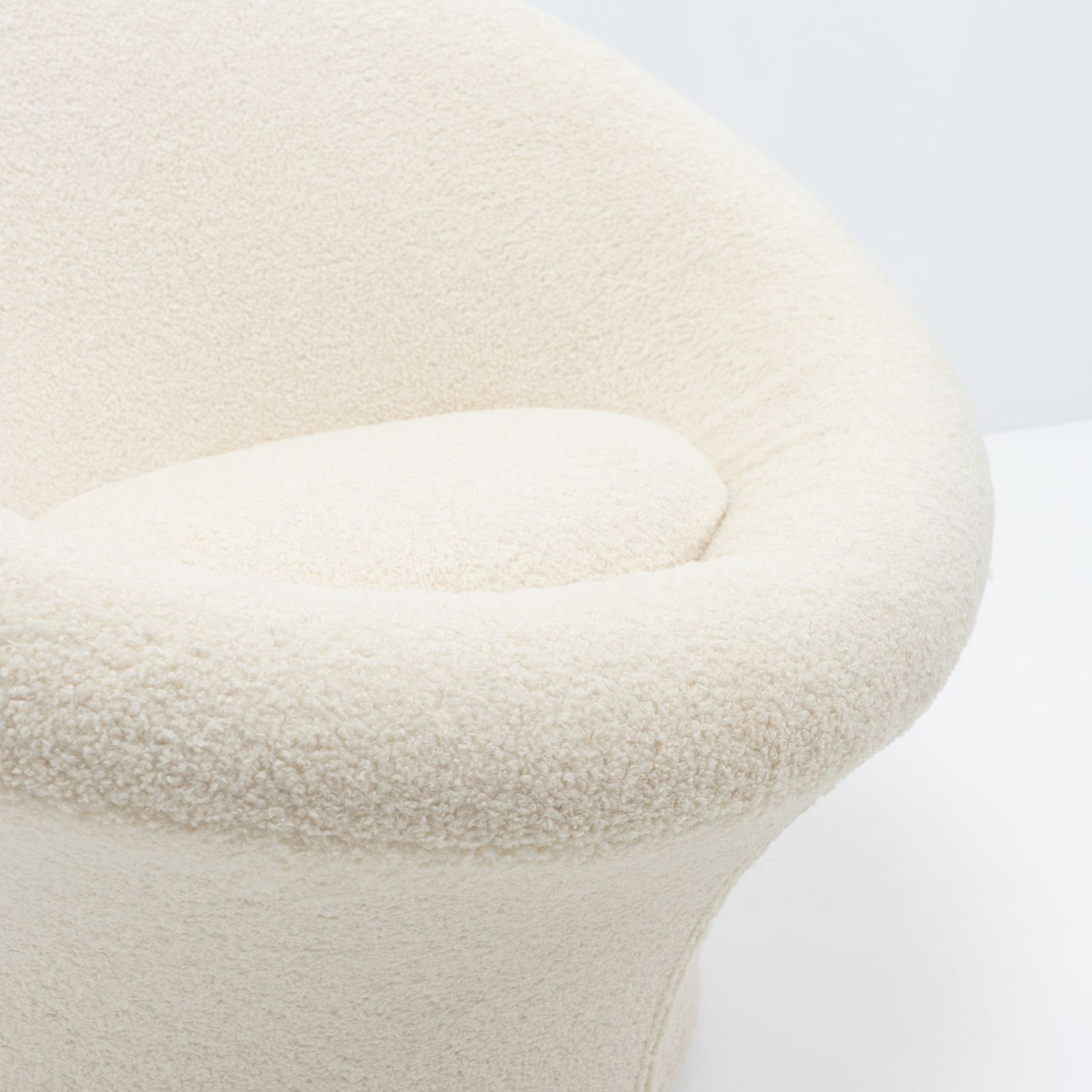 photo for sale Pierre Paulin For Artifort Mushroom Lounge Chair And Ottoman
