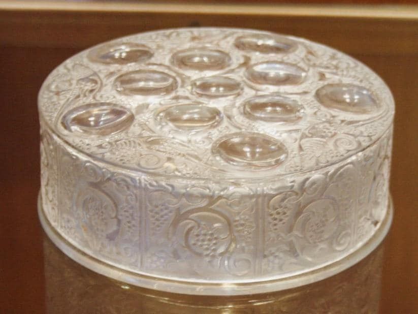 Lalique France Round Glass Box Roger Model 1920s Vintage
