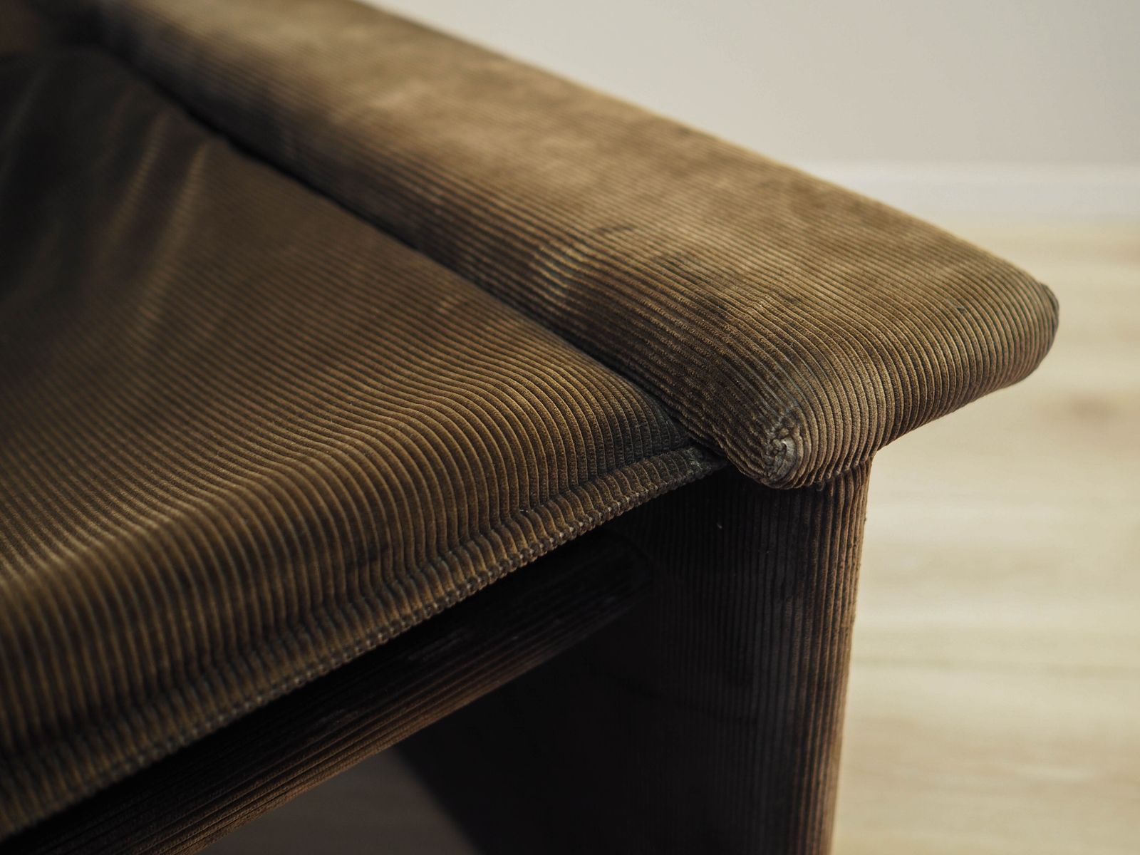Fauteuil In Ribfluweel, Italiaans Design, Jaren 1970, Productie: Italië photo vintage