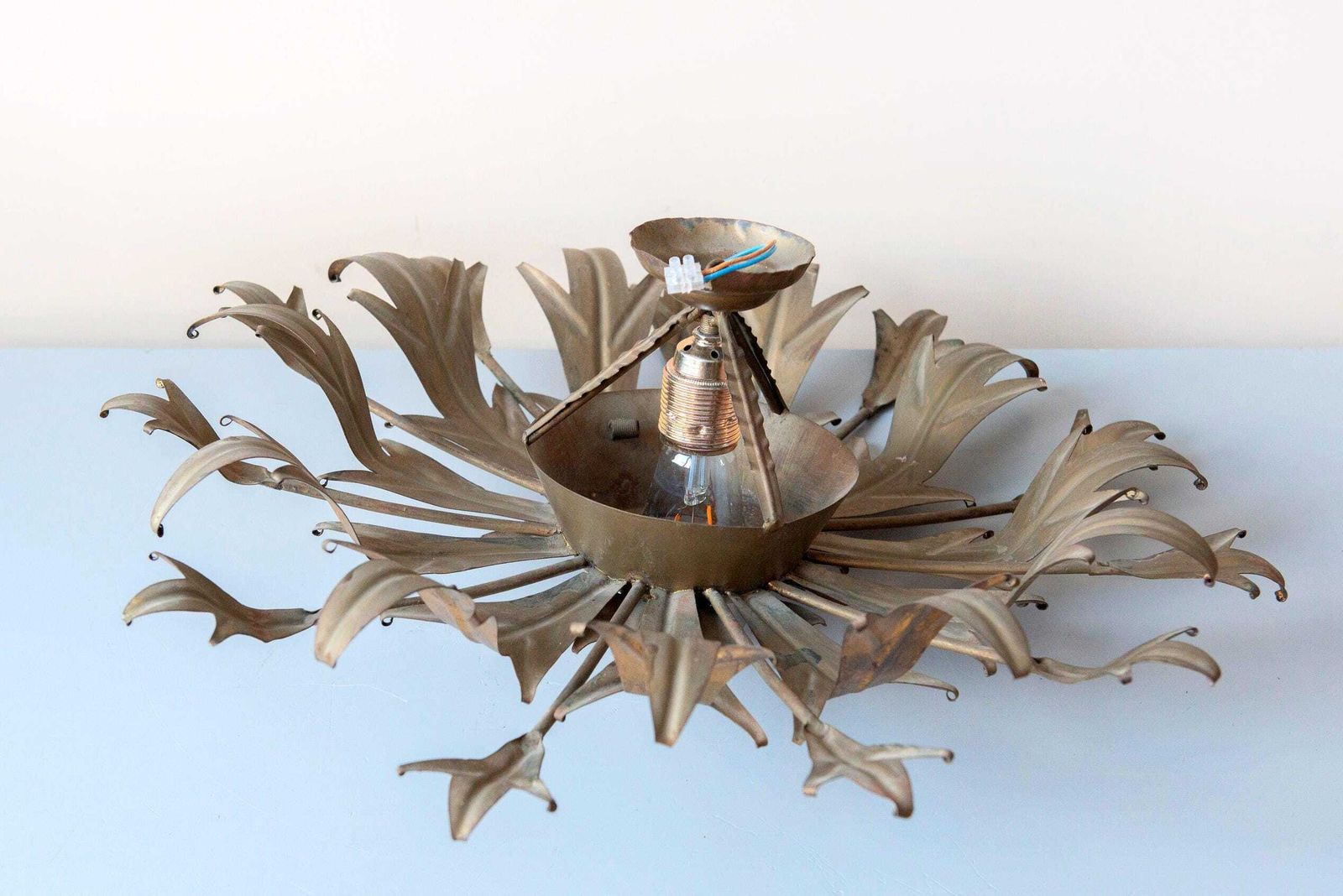 Italiaanse Sunburst Plafondlamp   Goudkleurige Metalen Bladeren   Mid Century Modern Design, Jaren 1960 photo 631.0