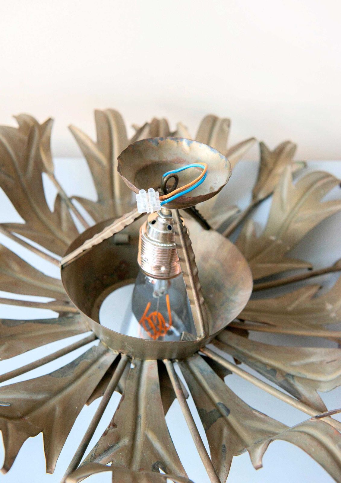 Verlichting Italiaanse Sunburst Plafondlamp   Goudkleurige Metalen Bladeren   Mid Century Modern Design, Jaren 1960 photo