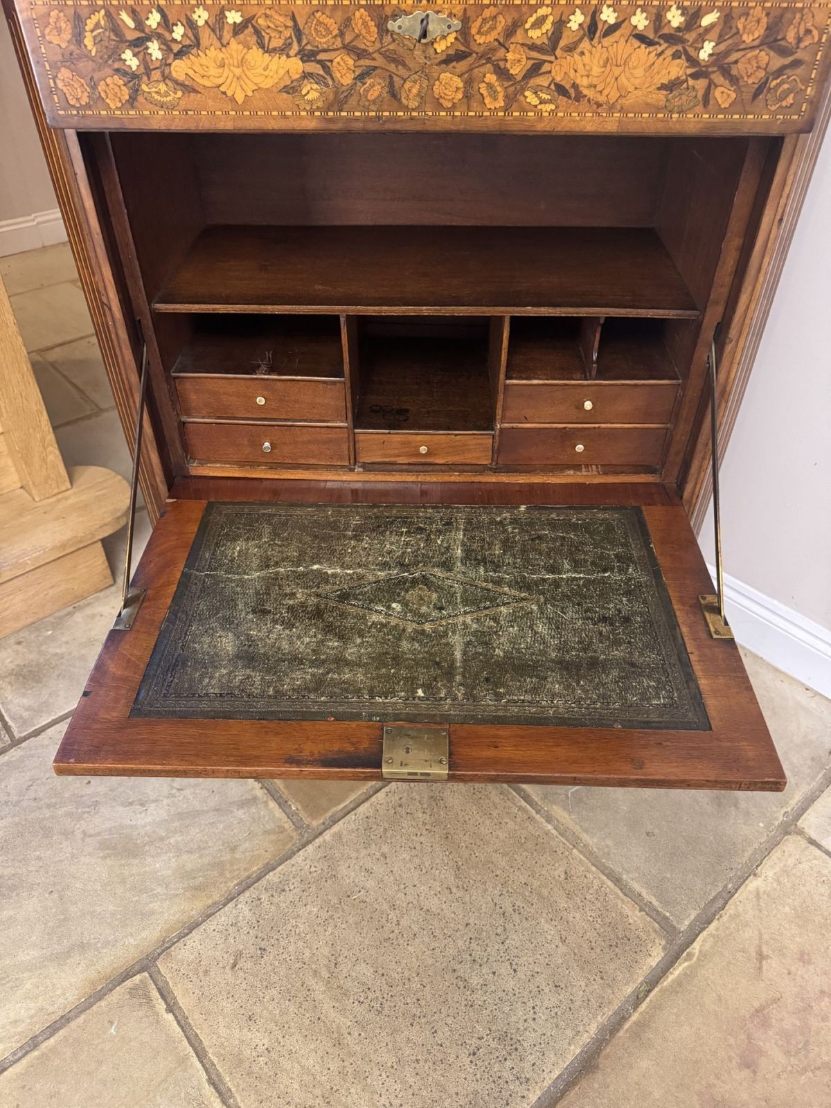 photo vinterior Outstanding Quality Antique 18th Century Dutch Floral Marquetry Secretaire