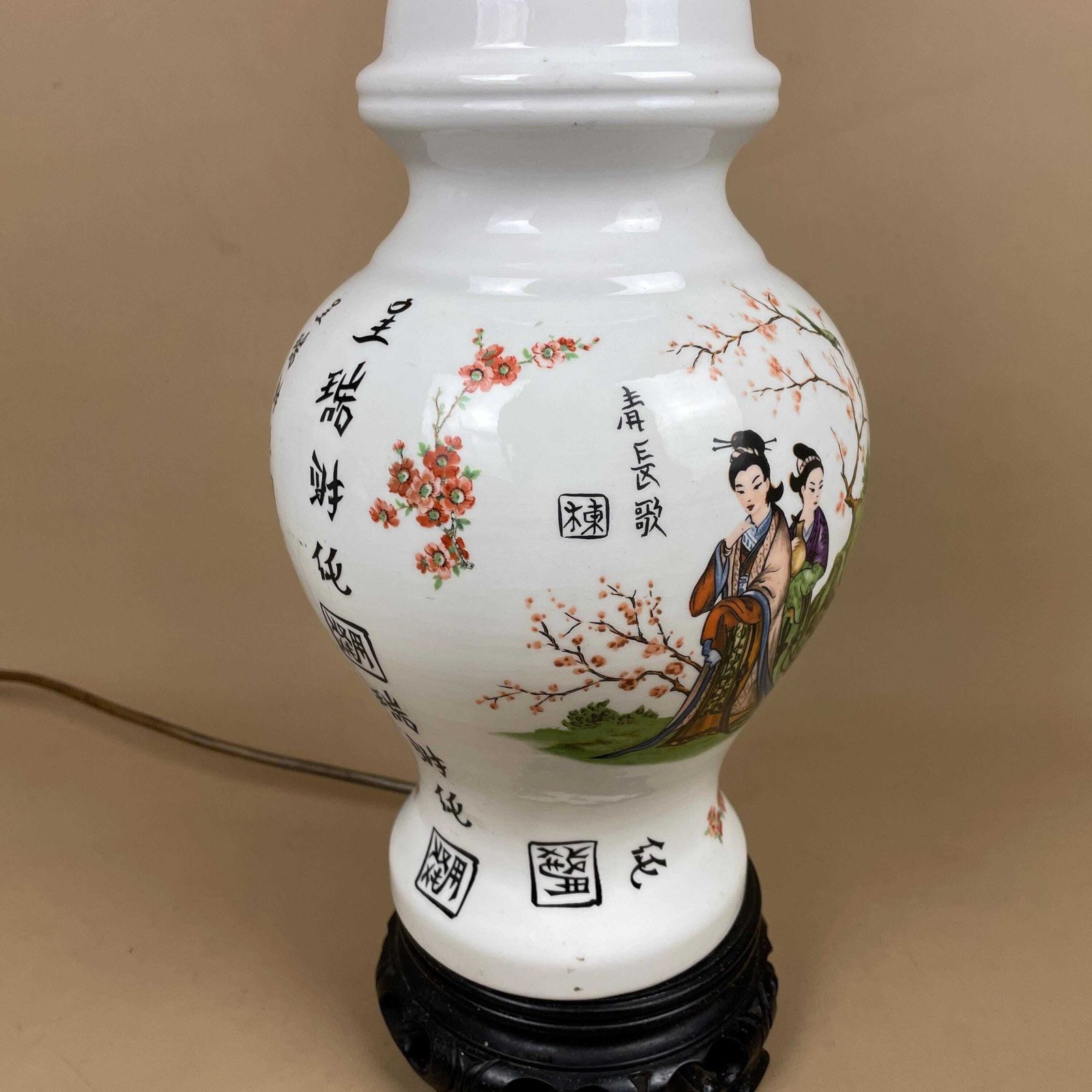 Oriental Ceramic Vase Lamp Hand Painted Floral Design Porcelain Table Lamp Chinoiserie Ornate Pattern Wood Base Ginger Jar Gold Metal White photo 89.0