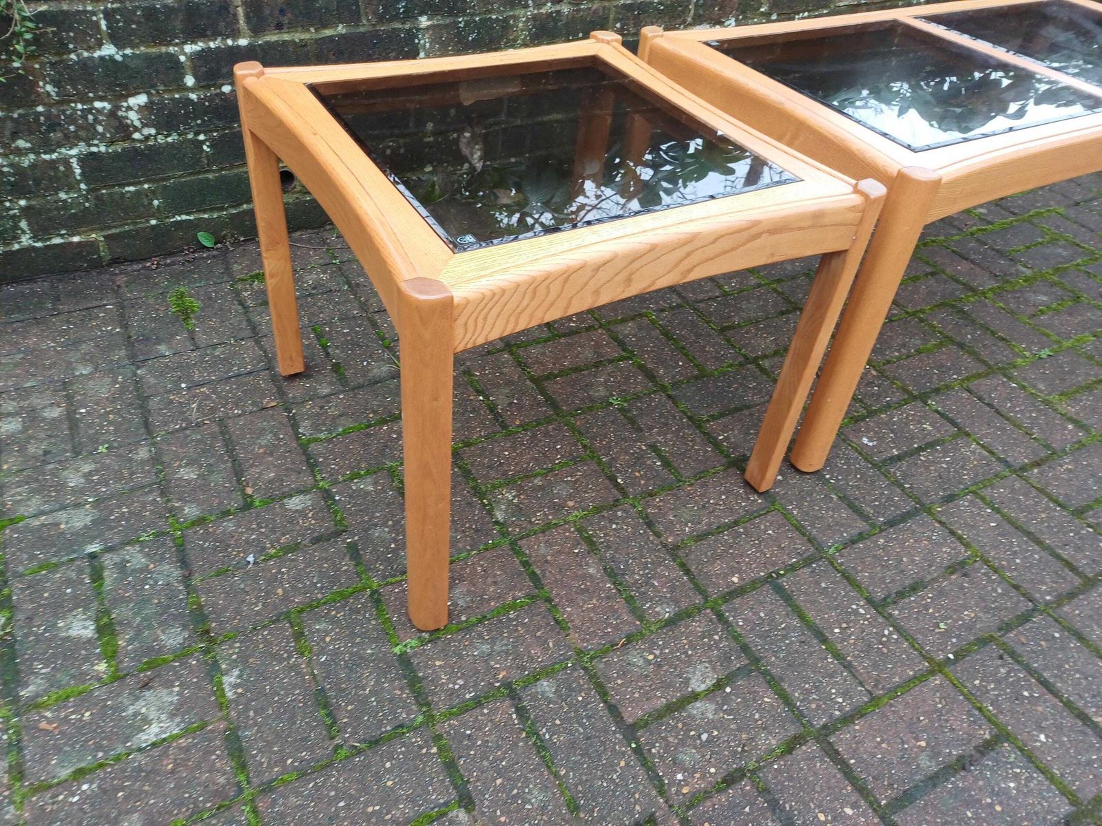 Pair Ercol Windsor Elm Coffee Table & Lamp Table Set Smoky Bevelled Glass British Design Quality Living Room Furniture photo vinterior