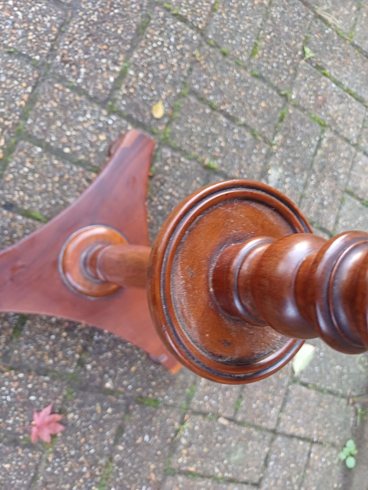 Large Victorian Mahogany Circular Occasional Table Antique Wine Table Beautiful Grain Stunning Turned Column Bun Feet photo for sale