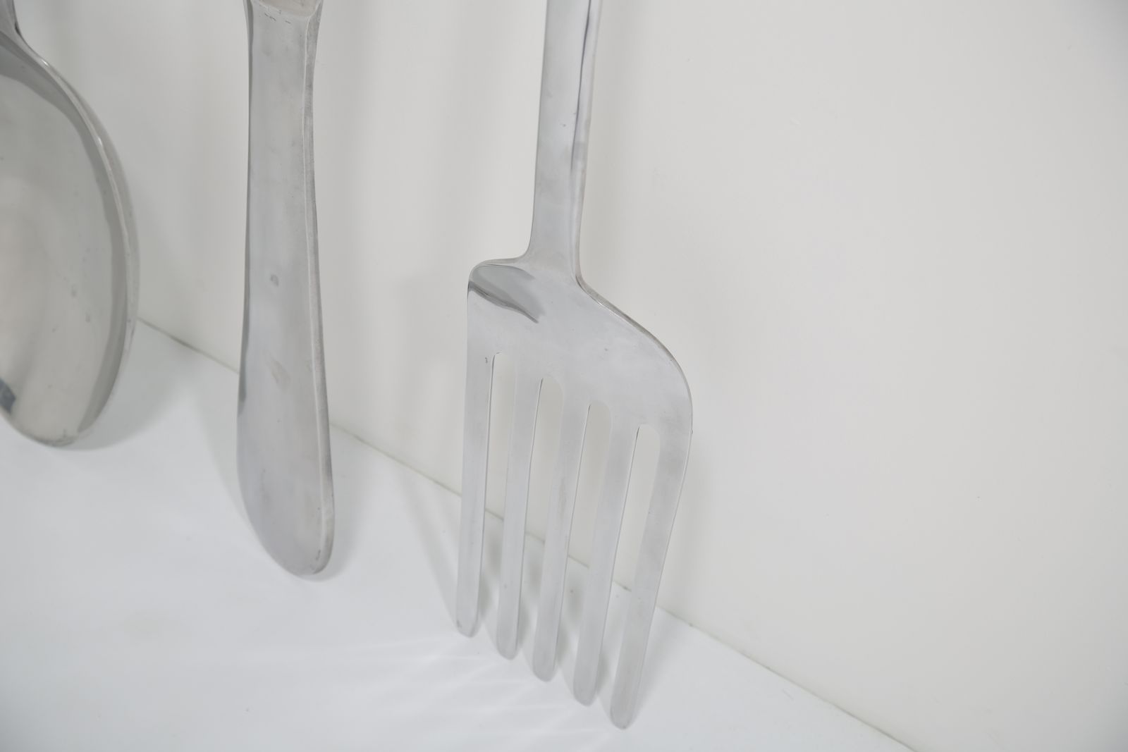 Monumental Aluminum Novelty Cutlery Wall Sculptures By Curtis Jere, 1960/70s. photo vinterior