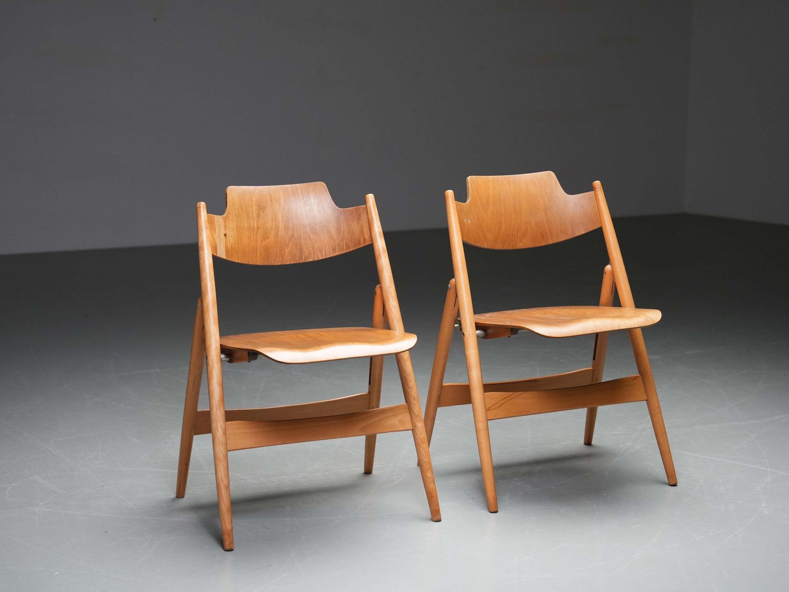 Set Van 2 Egon Eiermann Klapstoelen In Beukenhout En Metaal, Duitsland, Ca. Jaren 1950 photo for sale