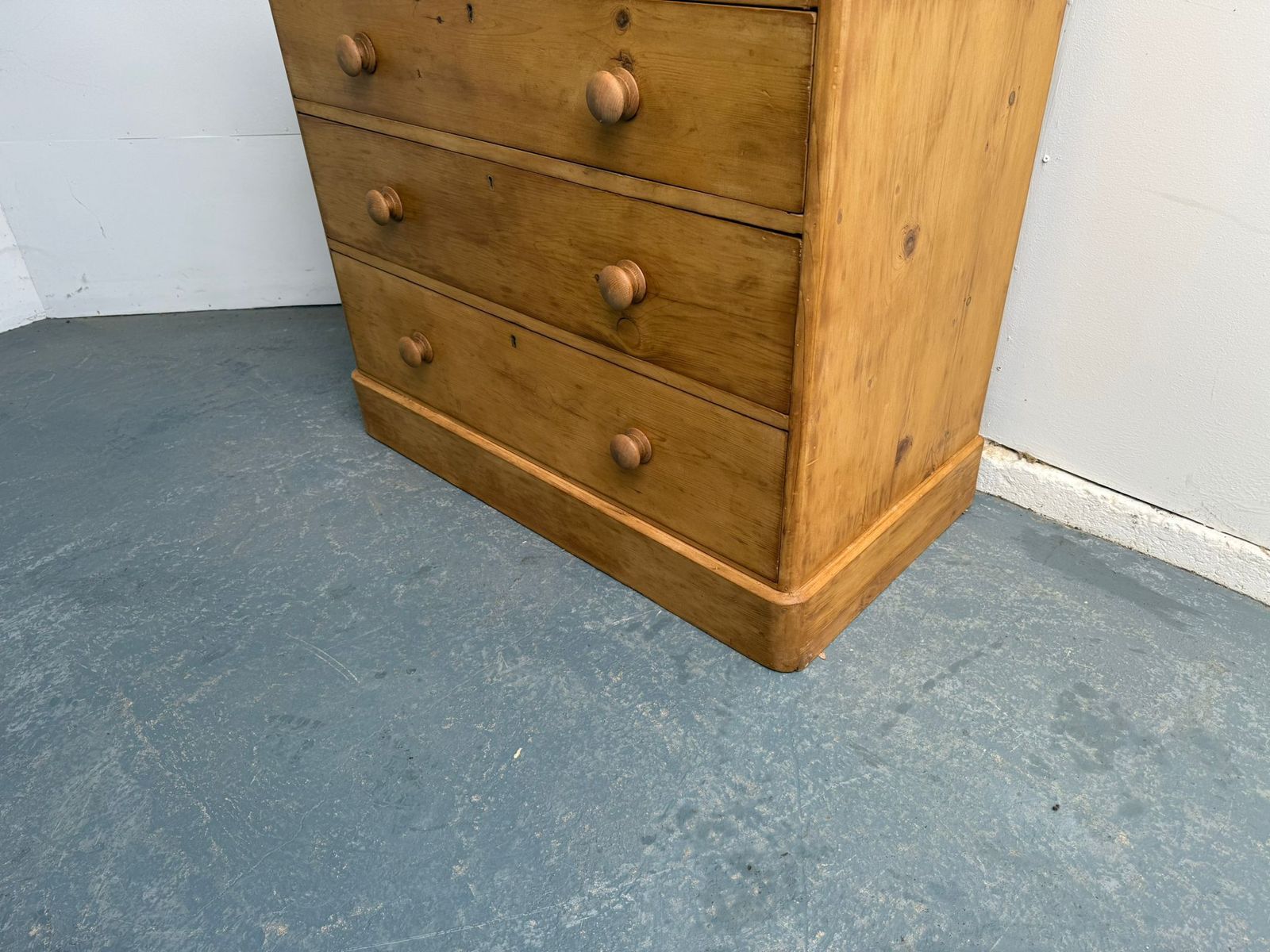 A Superb Pine Rounded Victorian Waxed 5 Drawer Chest Of Drawers photo vintage