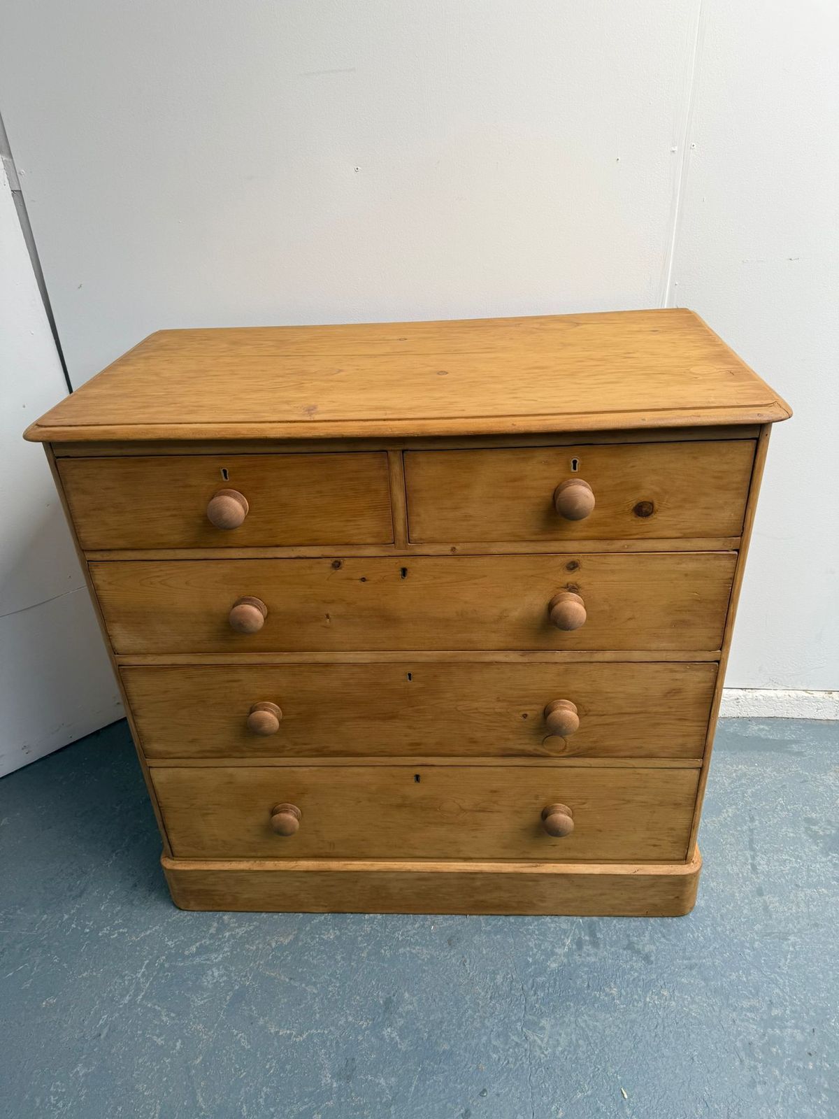 photo furniture A Superb Pine Rounded Victorian Waxed 5 Drawer Chest Of Drawers