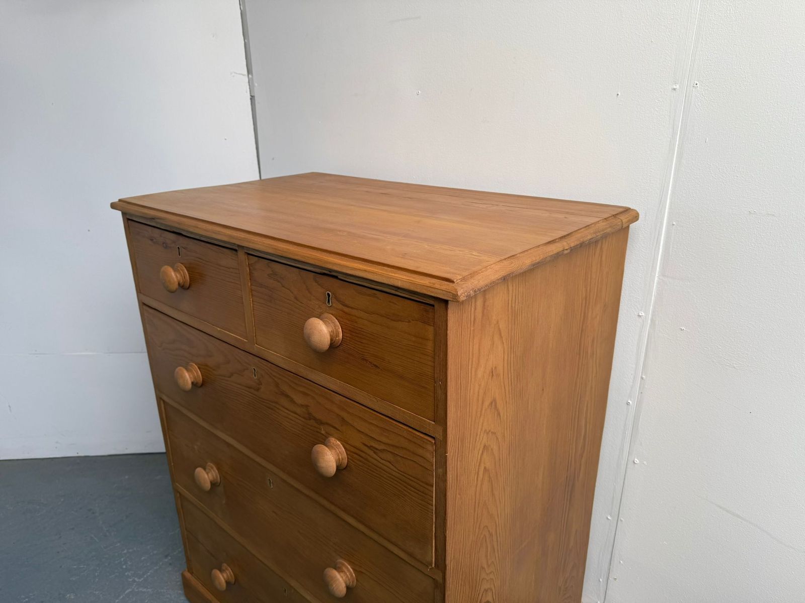 photo furniture A Mint Clean Pine Victorian Waxed 5 Drawer Chest Of Drawers