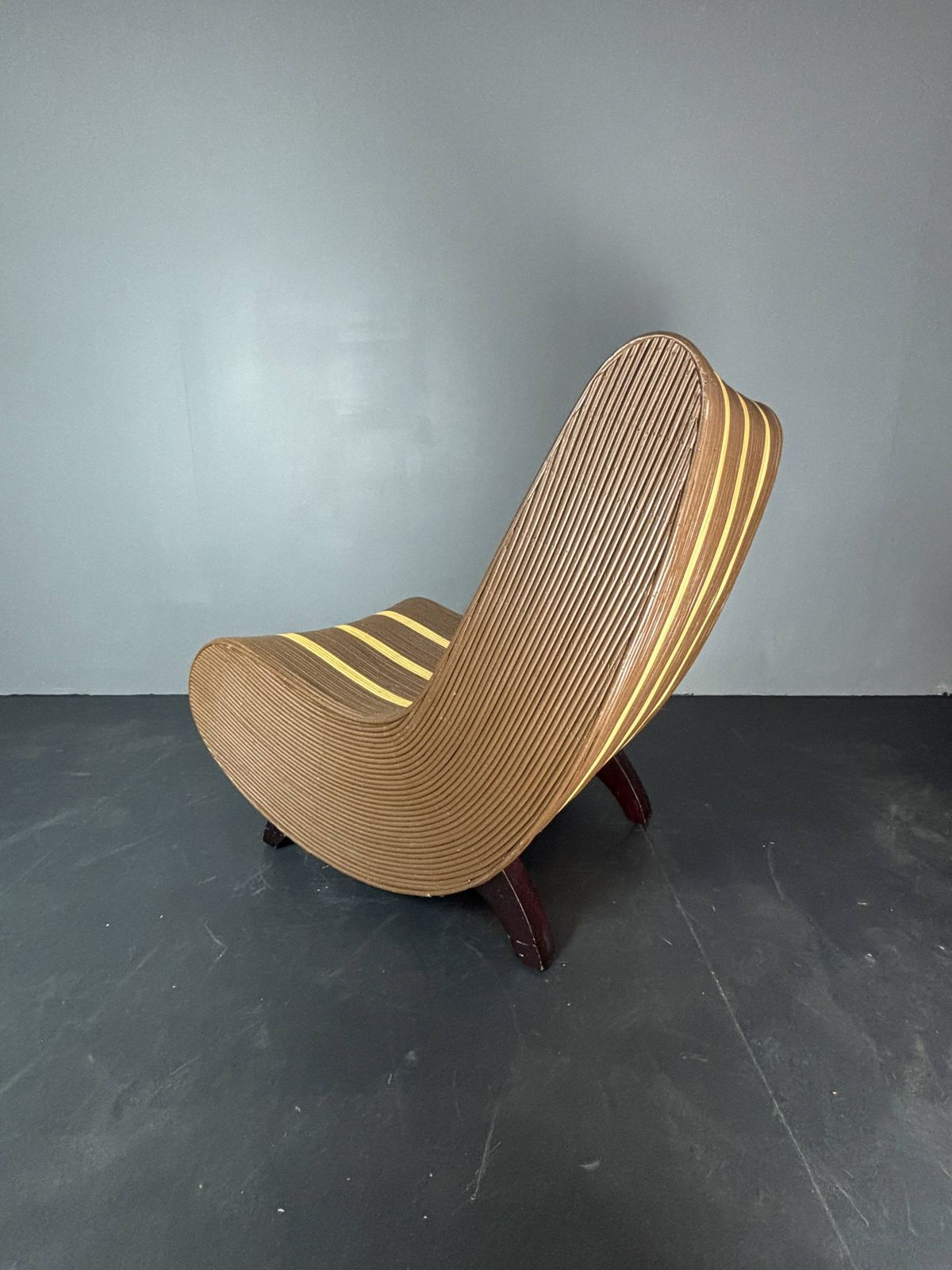 photo vintage Curvy Wavy Pencil Reed Rattan Bamboo Low Lounge Chair, 1970s