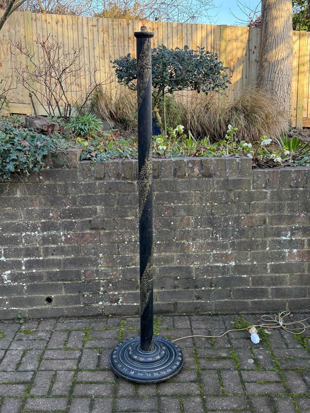 Oriental Hand Carved Hardwood Floor Lamp With Pagoda Motifs And Ebonised Finish, Oriental Standard Lamp Gold And Black photo for sale