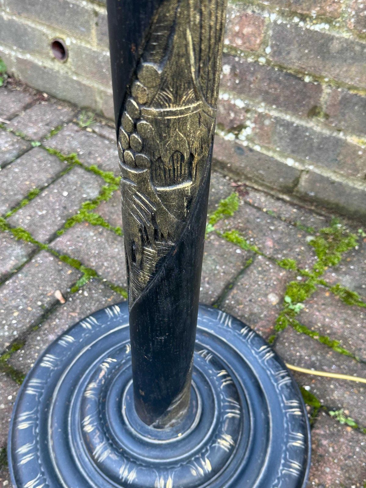 395.0 Oriental Hand Carved Hardwood Floor Lamp With Pagoda Motifs And Ebonised Finish, Oriental Standard Lamp Gold And Black photo