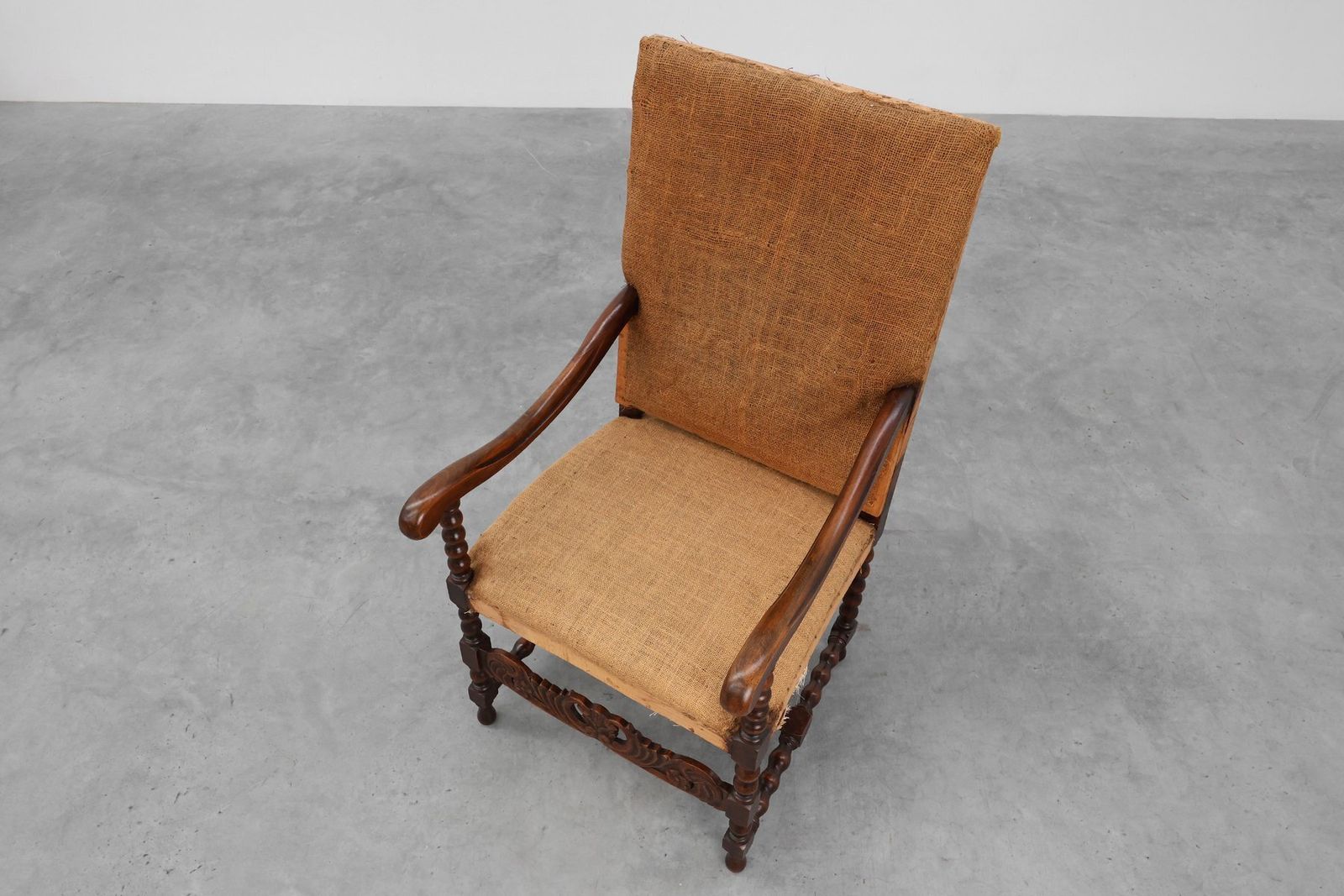 photo vinterior Antique Belgian Baroque Armchair In Wood And Leather, 1700s