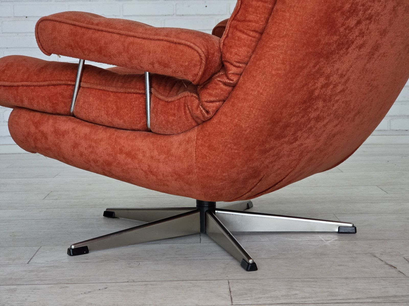Meubels Jaren 1970, Zweedse Draaifauteuil Van Ulferts Möbler, Meubelvelours. photo