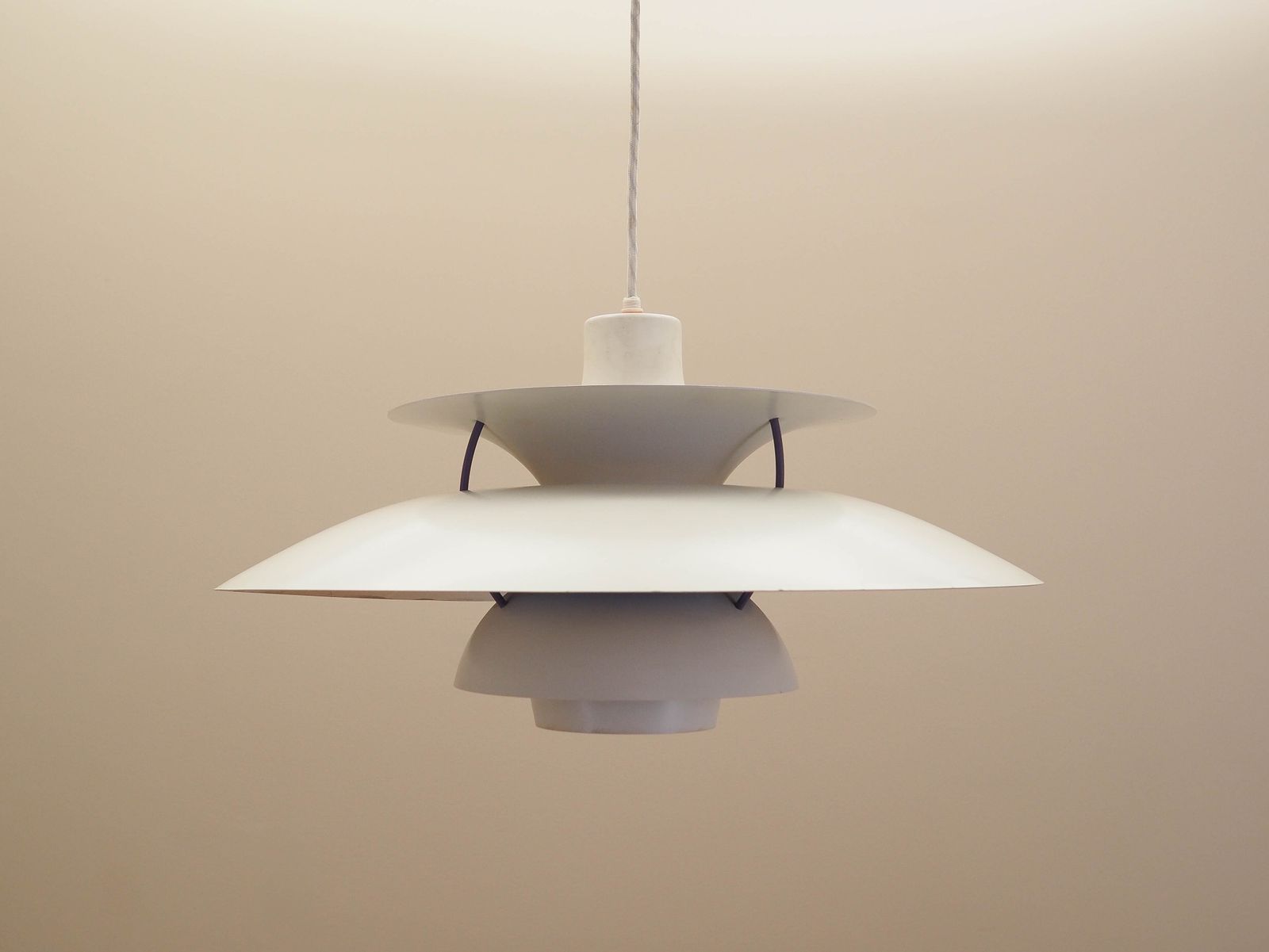 Hanglamp Ph5, Deens Design, Jaren 1970, Fabrikant: Louis Poulsen photo furniture