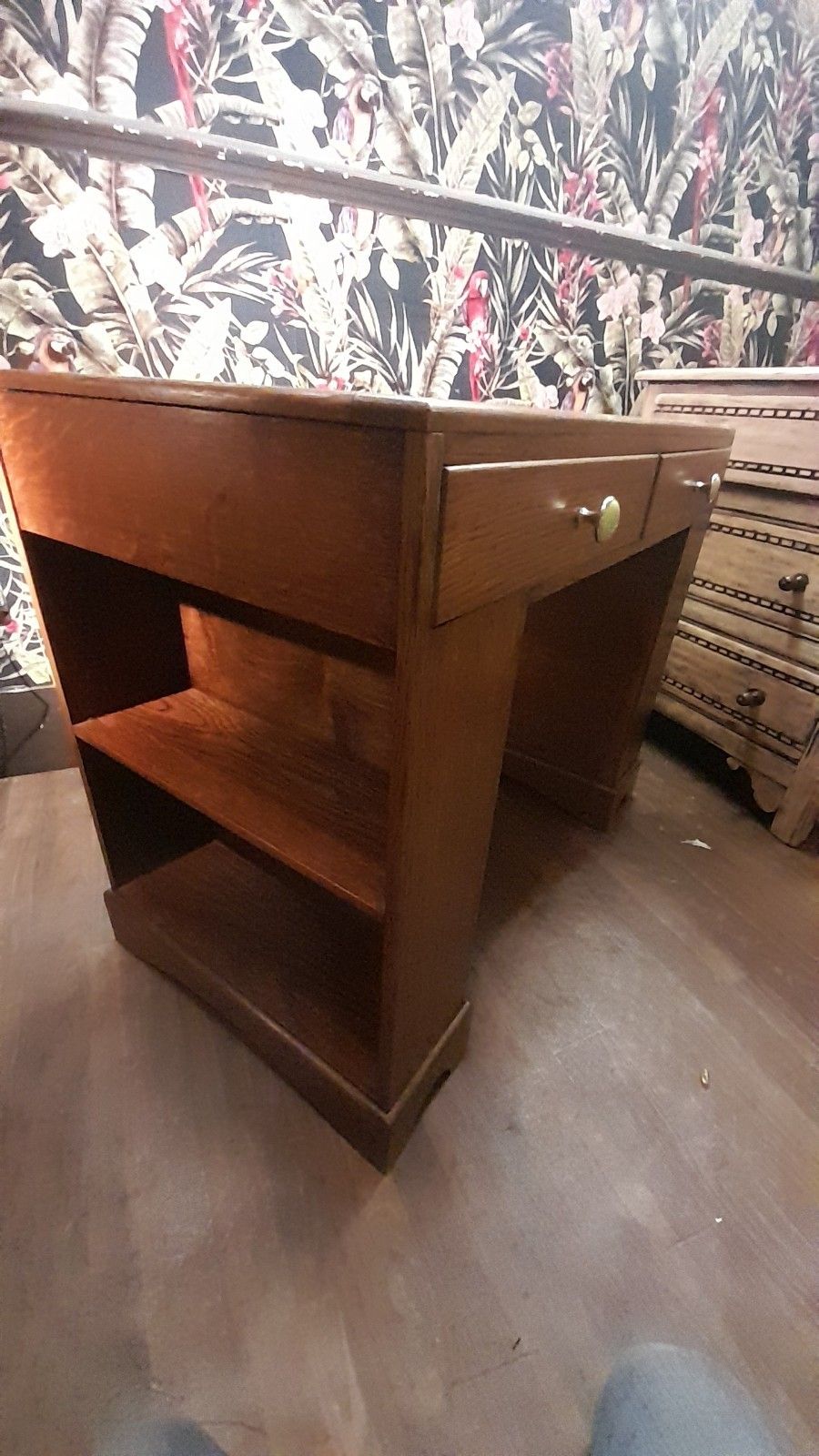 photo vintage Art Deco Vintage Solid Light Oak Desk With Leather Top And Shelves
