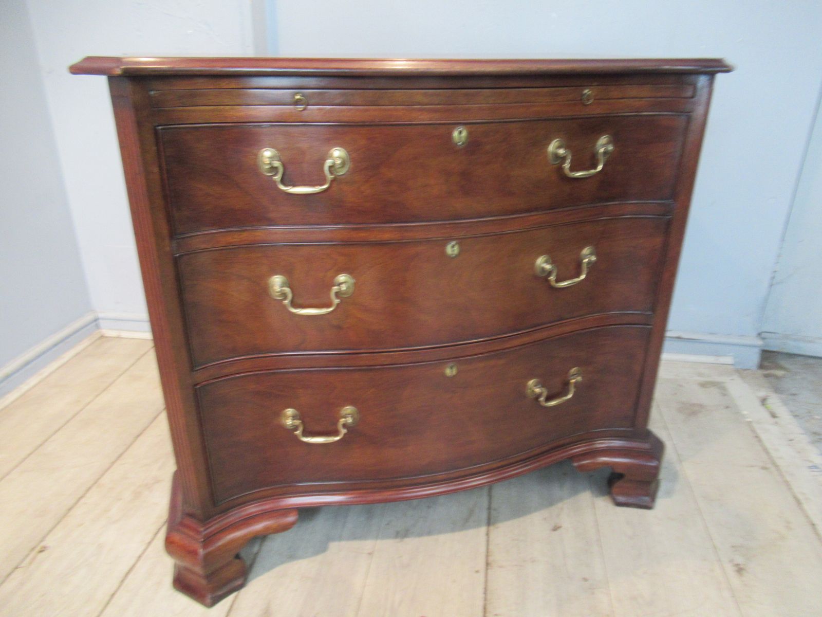 Georgian Style Mahogany   Serpentine Shaped  Chest Of Drawers photo 675.0
