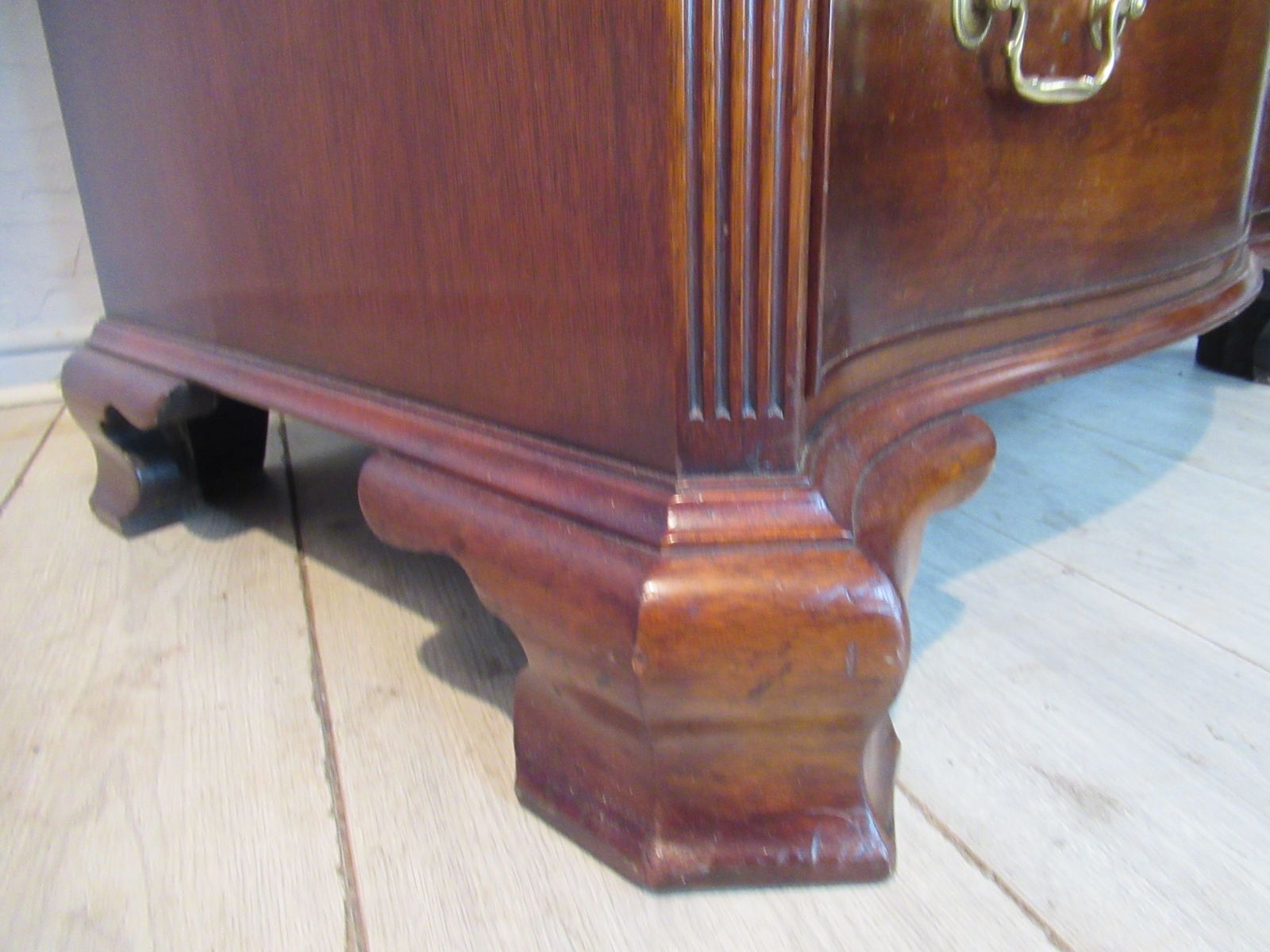 Georgian Style Mahogany   Serpentine Shaped  Chest Of Drawers photo buy
