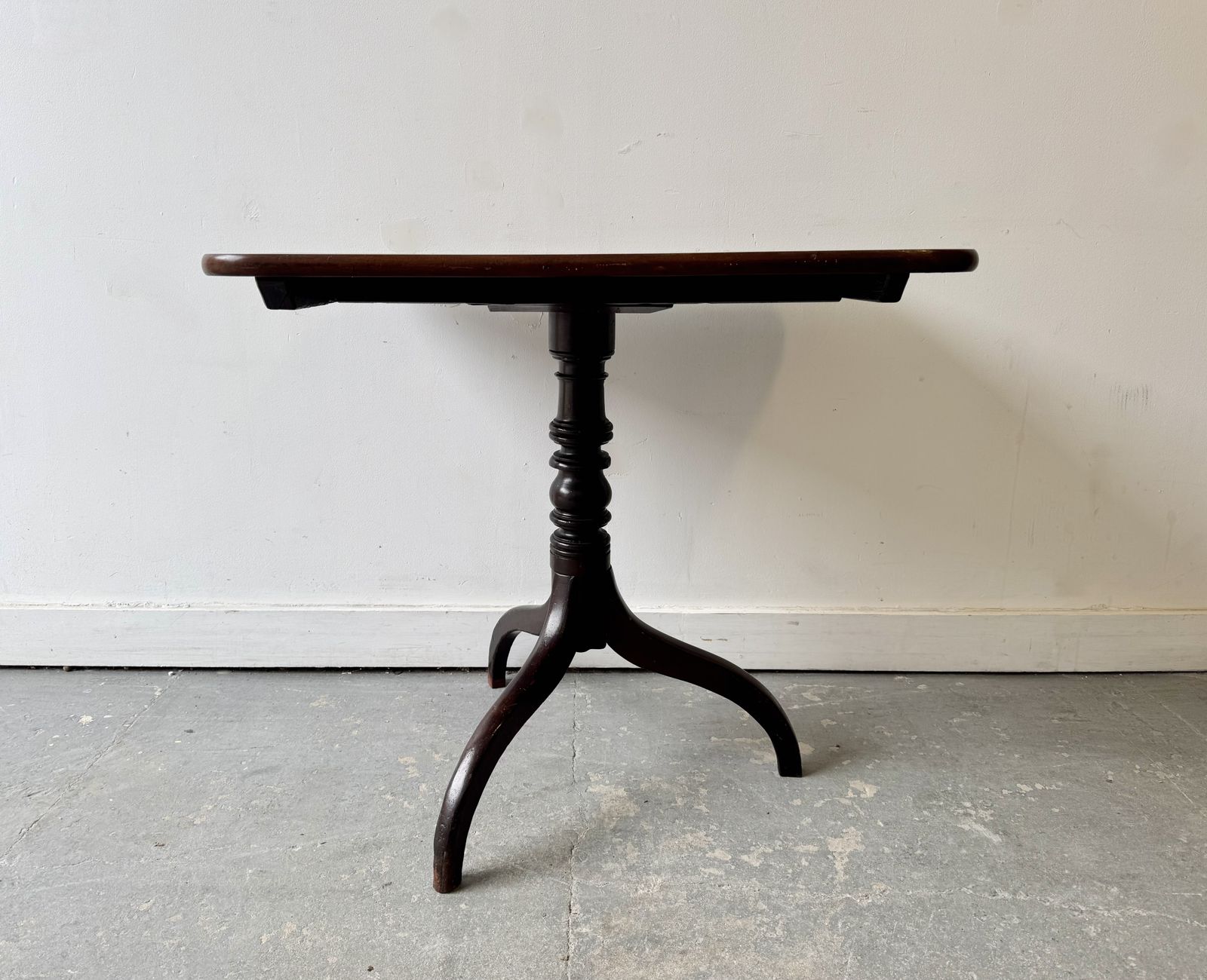 Georgian Mahogany Tilt Top Table