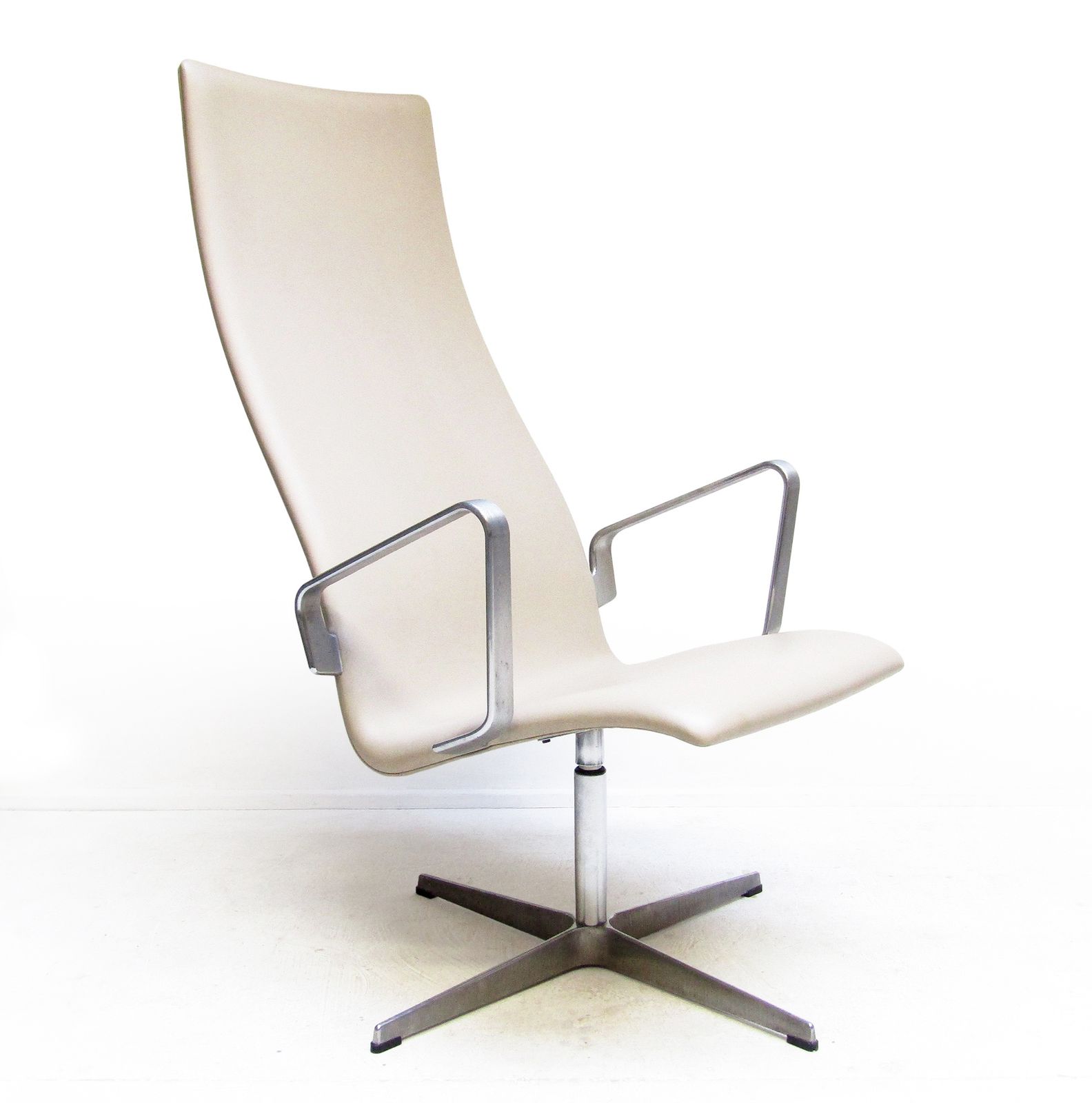 Rare Danish Oxford Lounge Chair In Leather By Arne Jacobsen For Fritz Hansen