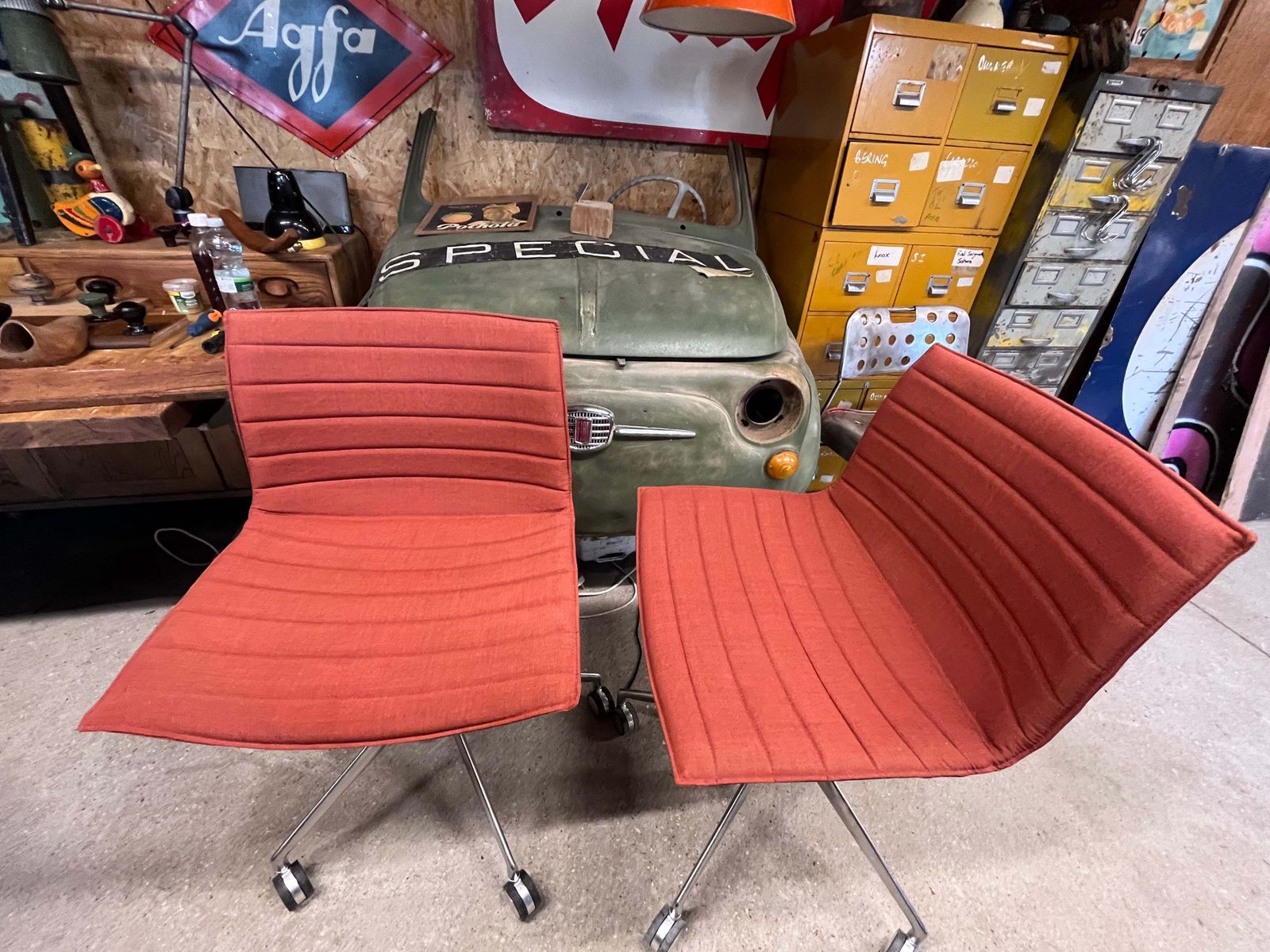 Arper Catifa 46 Swivel Chair Studio / Office Coral
