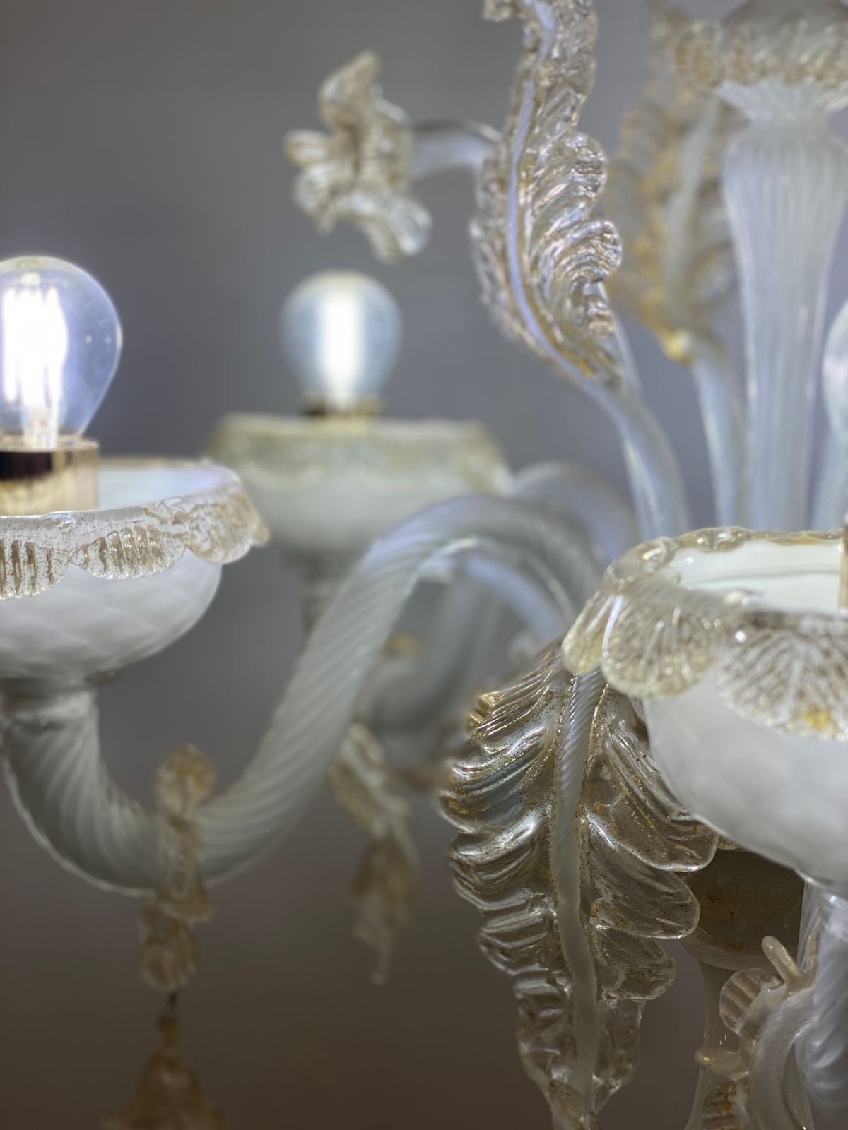 Murano Glass White And Gold Table Lamp With Flowers And Leaves photo Lighting
