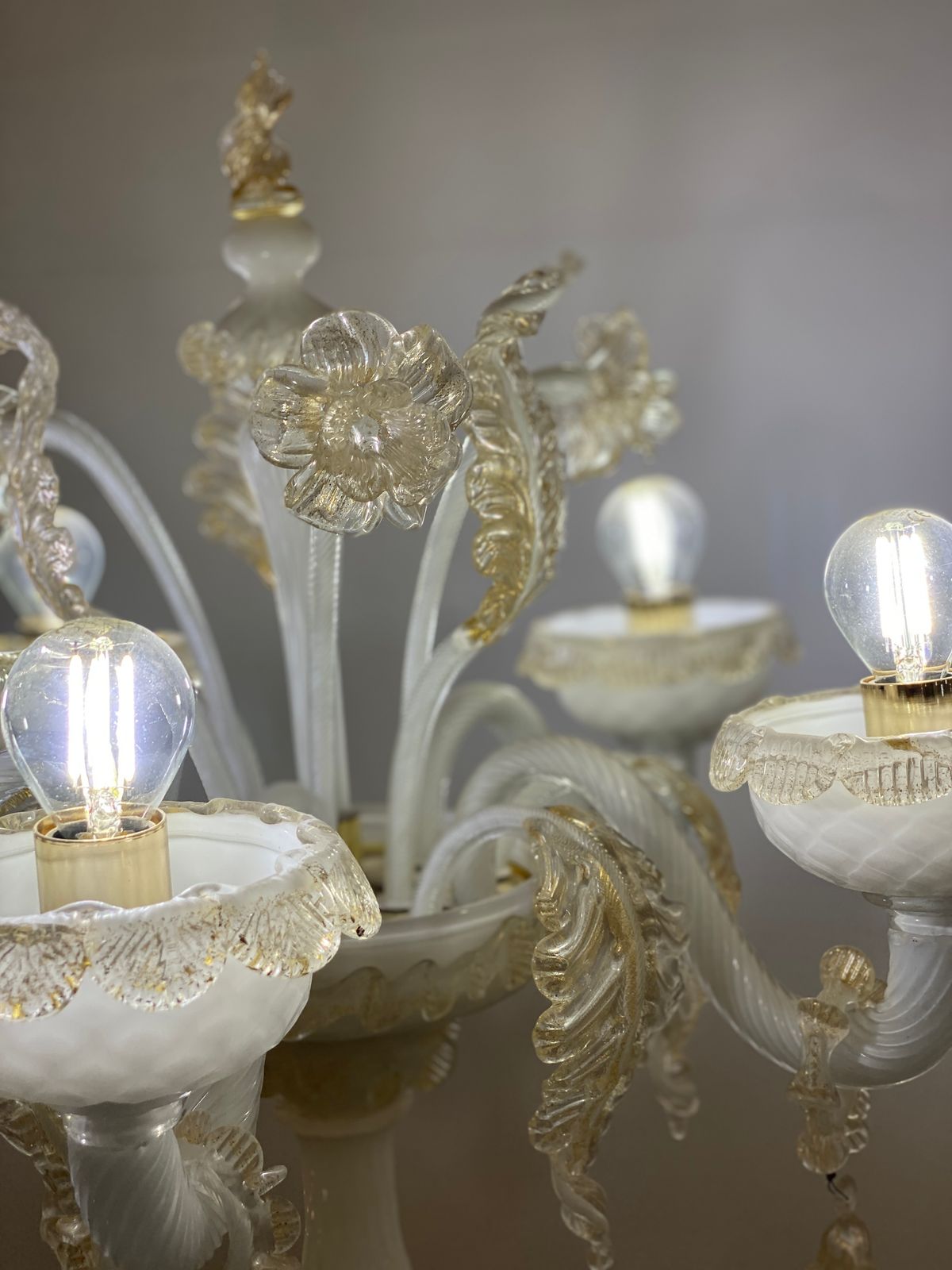Murano Glass White And Gold Table Lamp With Flowers And Leaves photo 4416.0