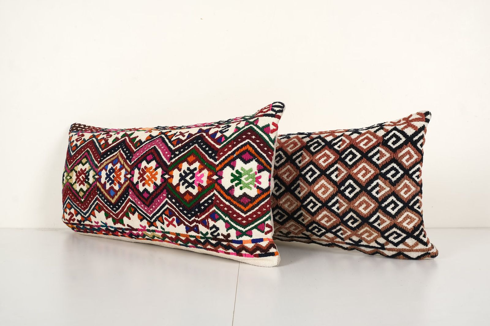 Set Of 2 Vintage Kilim Lumbar Pillow Covers, Turkish Handwoven Decor photo Textiles