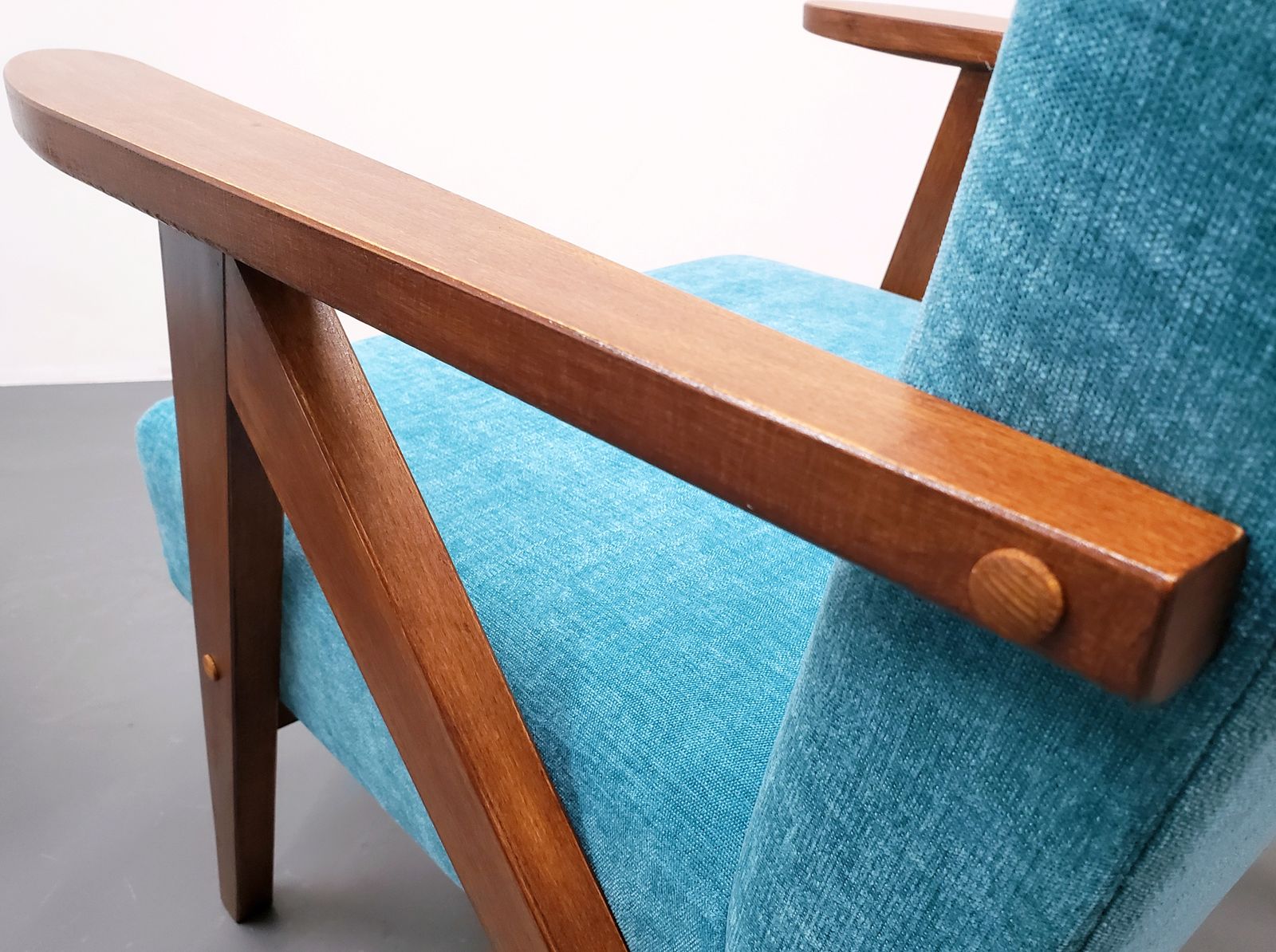 One Left   Mid Century Easy Chair Model B   310 Var In Turquoise photo 550.0