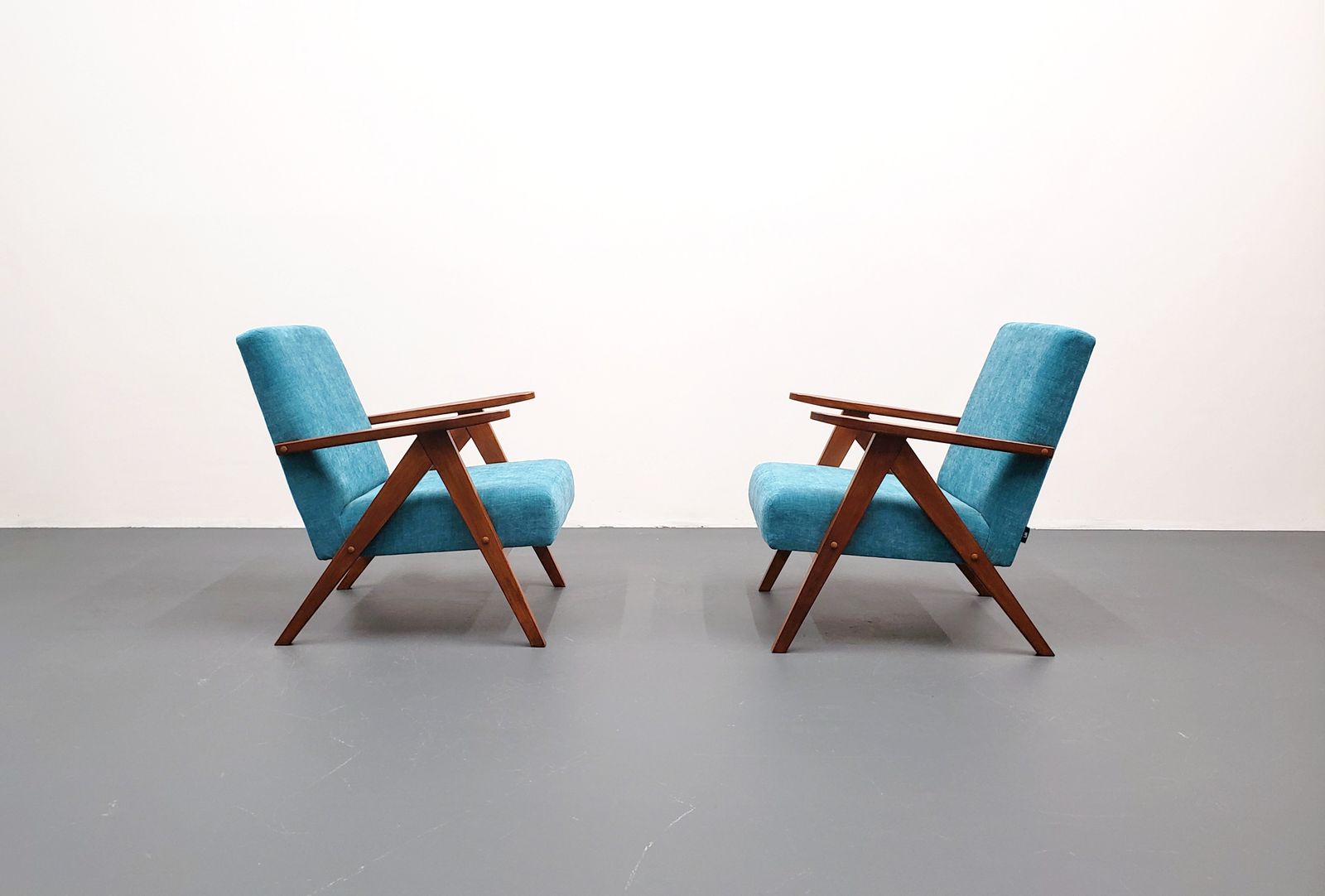 One Left   Mid Century Easy Chair Model B   310 Var In Turquoise photo vinterior