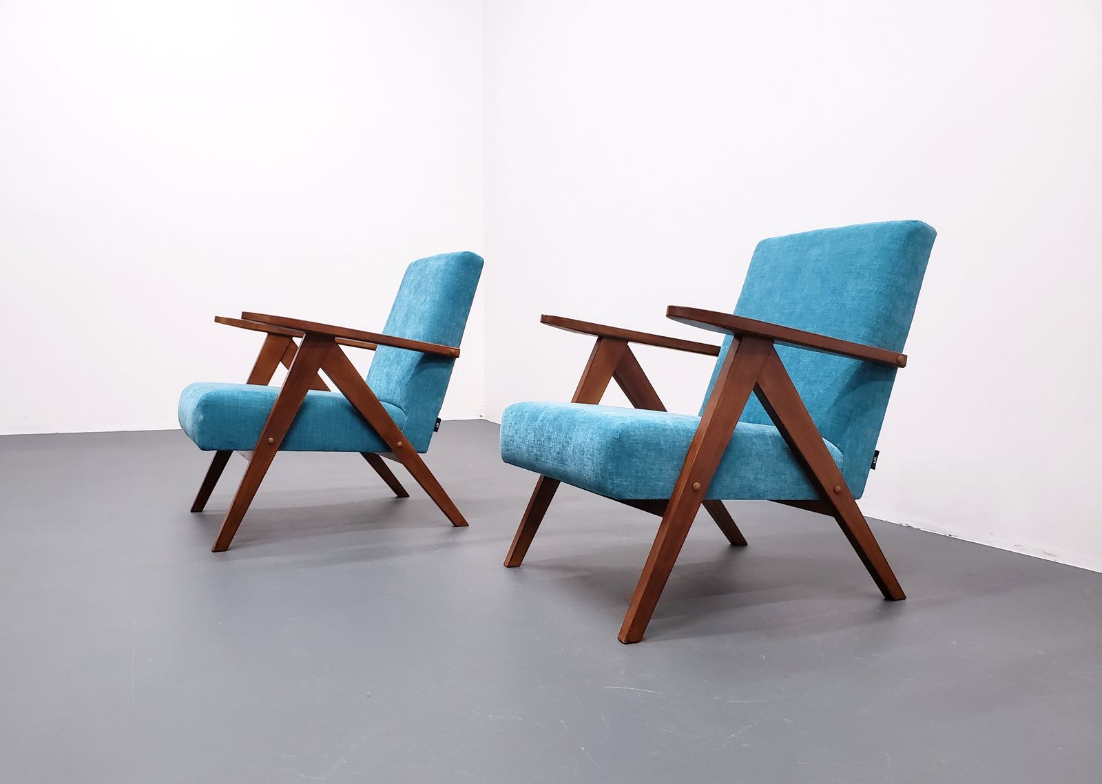 One Left   Mid Century Easy Chair Model B   310 Var In Turquoise photo buy
