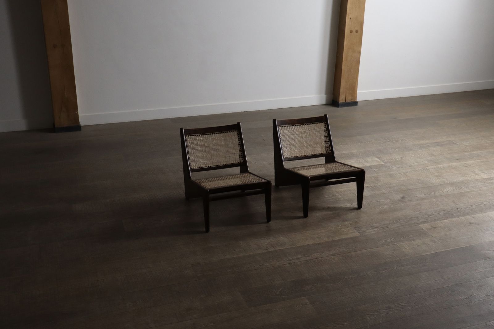 Pierre Jeanneret Kangaroo Chairs Pj Si 59, India, 1955 photo vinterior