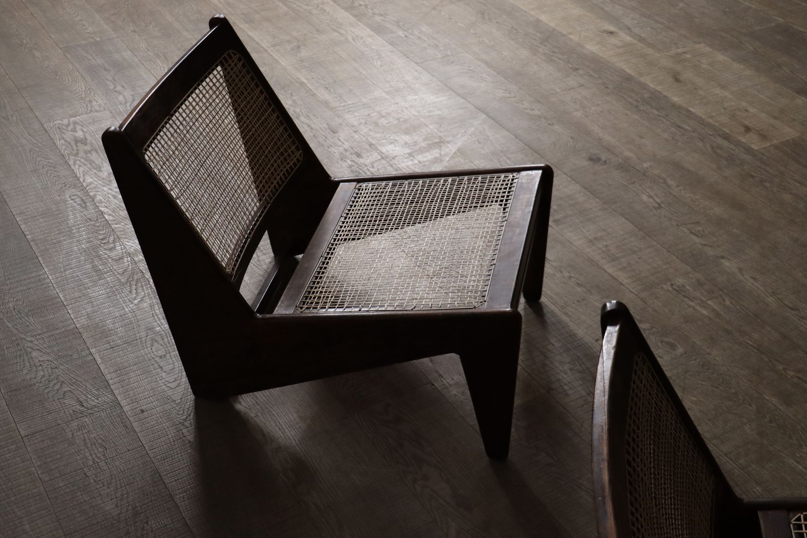photo vinterior Pierre Jeanneret Kangaroo Chairs Pj Si 59, India, 1955