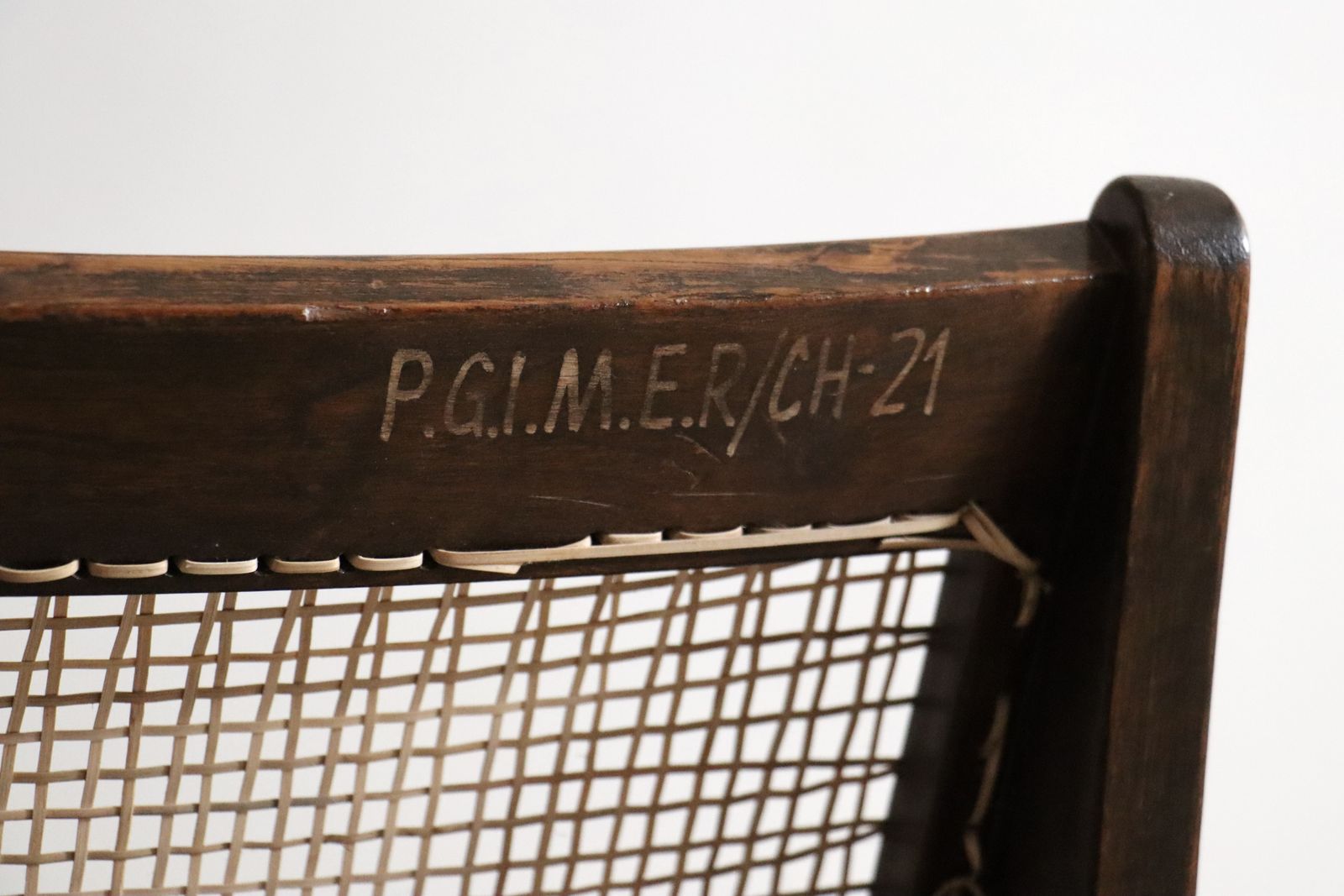 photo vintage Pierre Jeanneret Kangaroo Chairs Pj Si 59, India, 1955