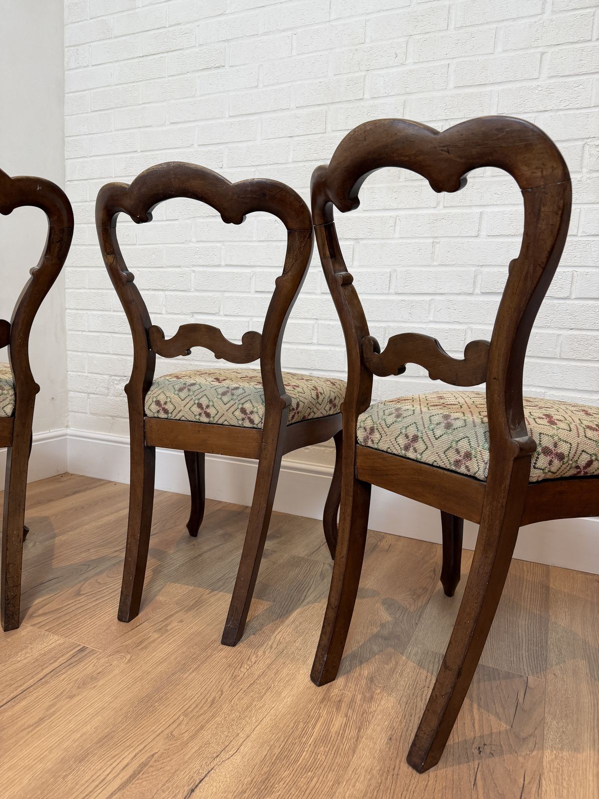photo vinterior Late 19th – Early 20th Century Set Of 4 Balloon Back Chairs