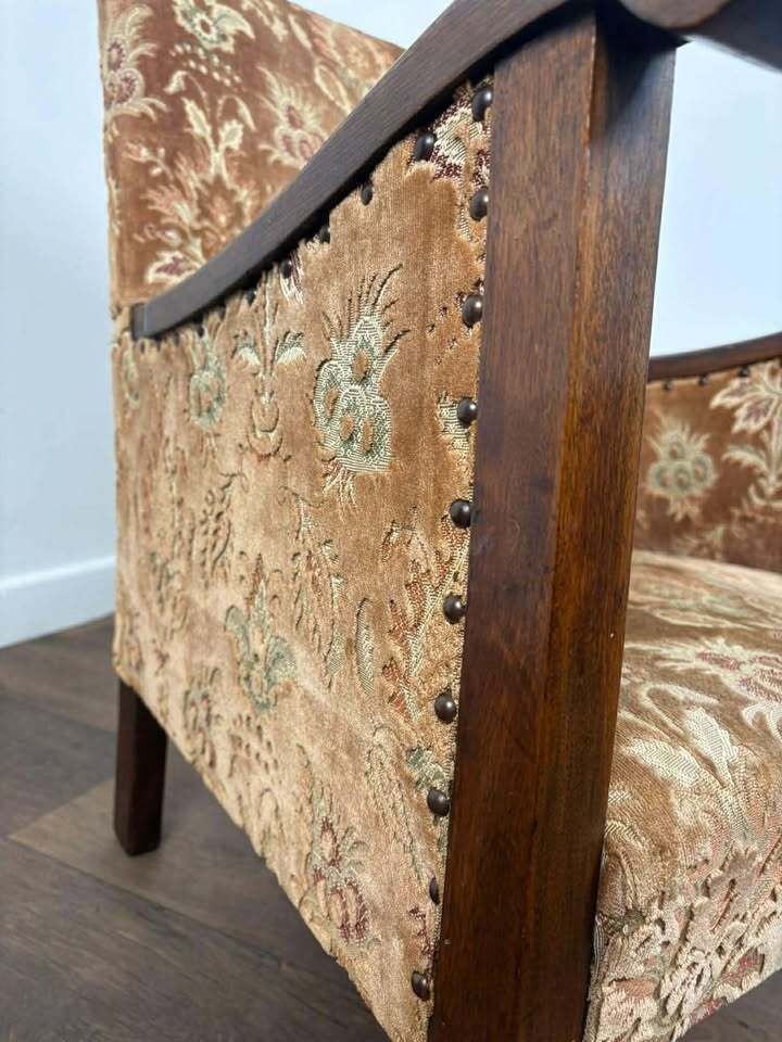 photo vinterior Vintage Upholstered Armchair