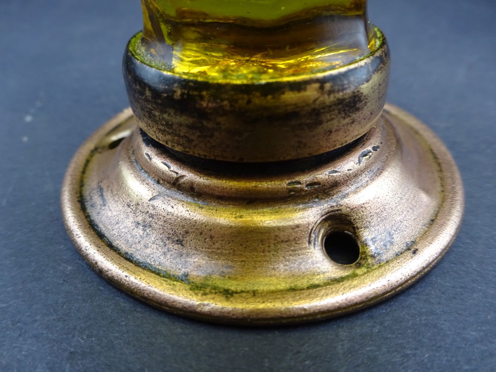 photo furniture Victorian Yellow/Amber Glass Door Knob
