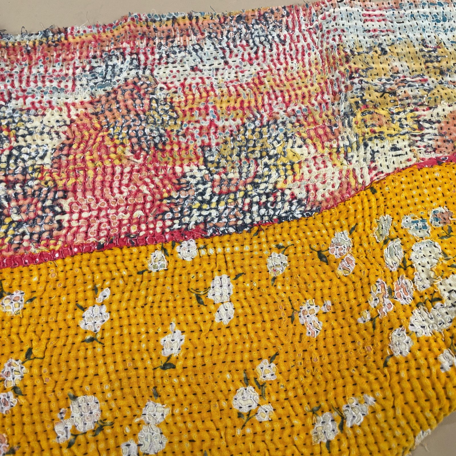 photo vinterior Indian Fabric Table Runner Hand Embroidered Pattern Tapestry Cotton Handmade Craft Traditional Cloth India Stitched Rectangle 97x30cm