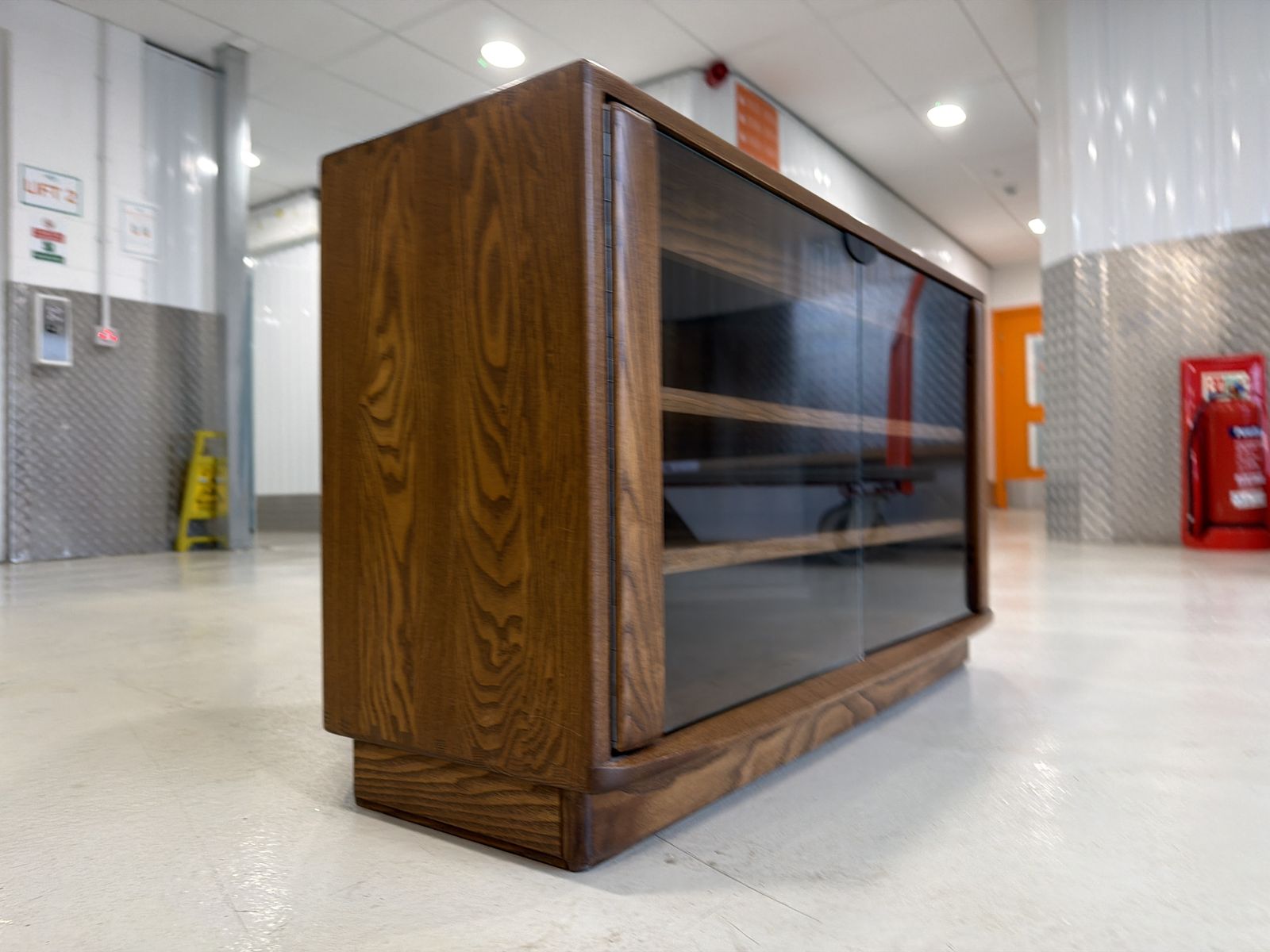 750.0 Stunning Ercol Windsor Corner Tv Unit / Stand / Cabinet  – Pristine Condition, Rrp £1,800 photo
