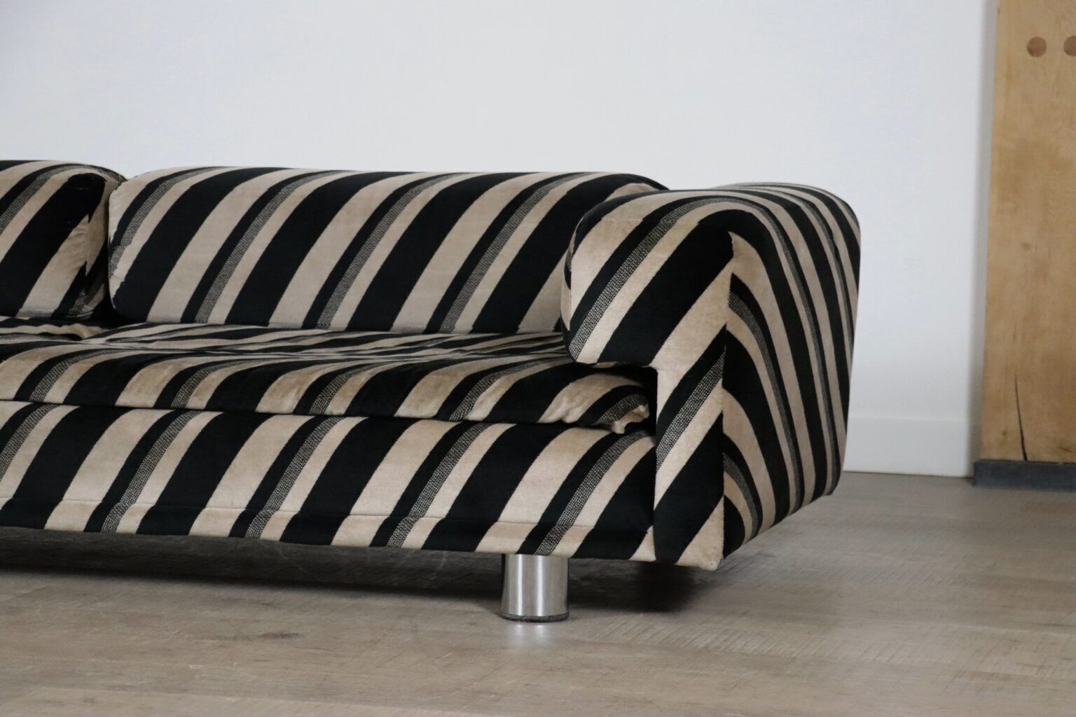 Howard Keith 'Diplomat' Sofa For Hk Furniture photo vinterior