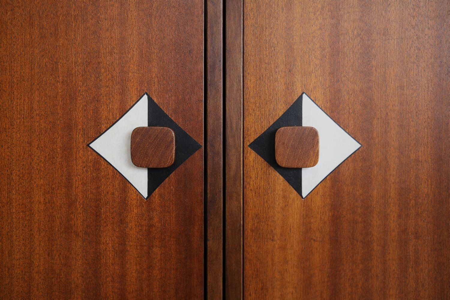 Mid Century Deens Modern Teakhouten Dressoir Met Handgeschilderd Patroon, Ca. Jaren 1950 photo for sale