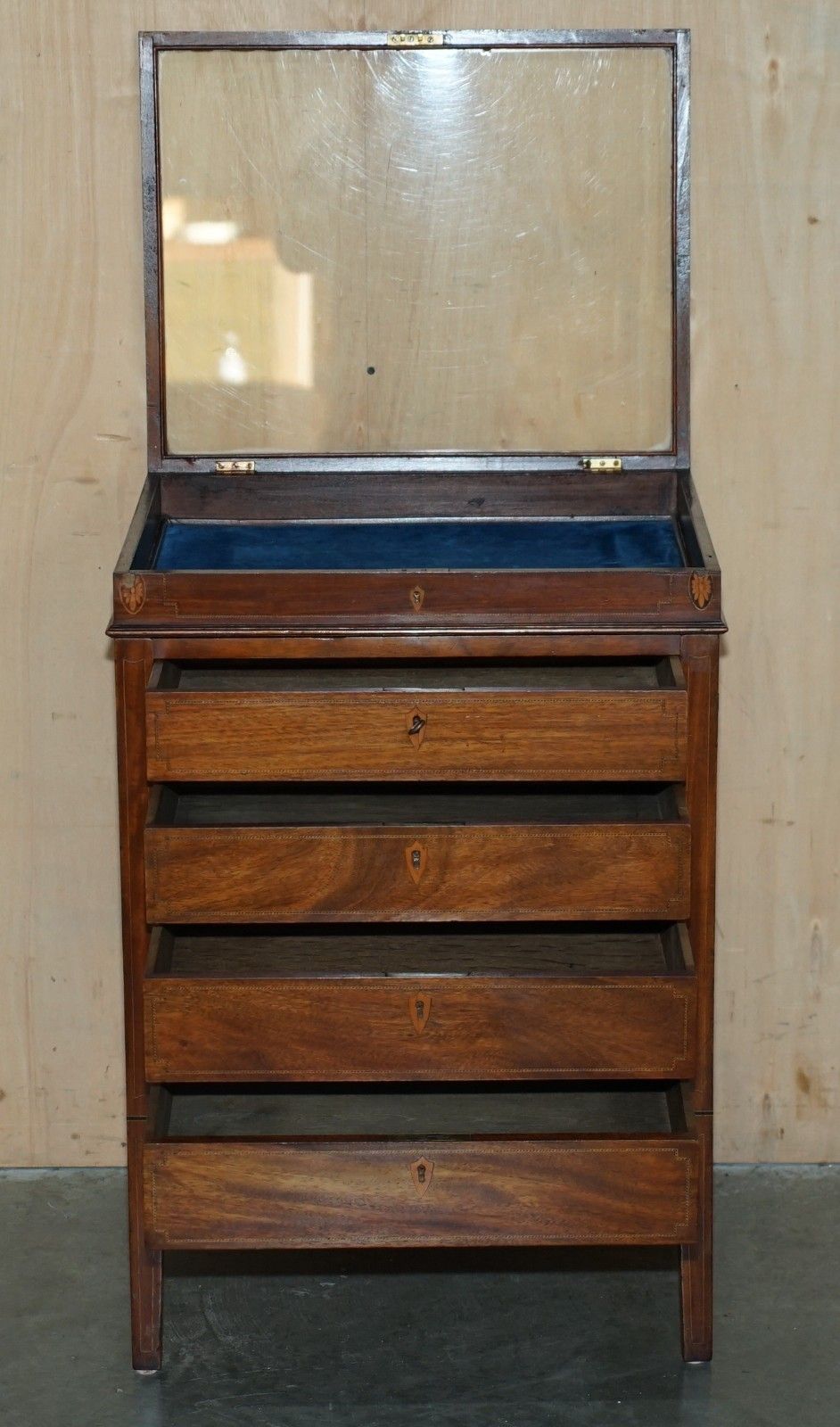 photo vinterior Stunning Antique Victorian Sheraton Walnut Drawers With Napoleonic Blue Display