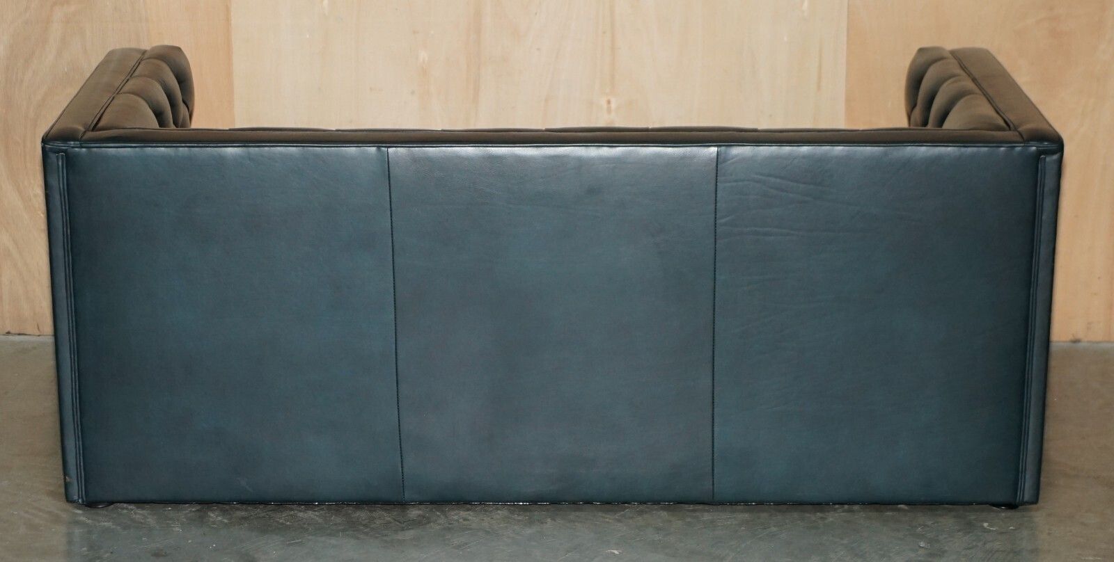 8950.0 Art Deco Style 1970's Green Leather Chesterfield Sofa & Pair Of Armchairs Suite photo