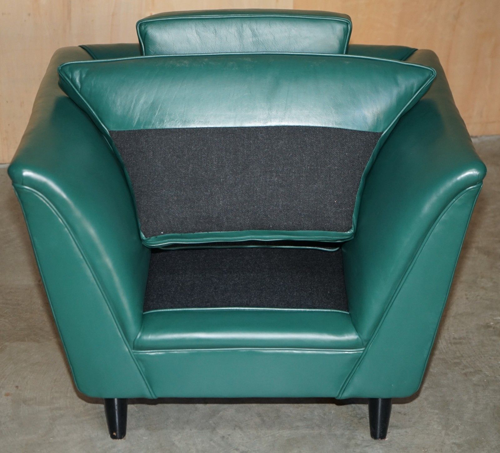 photo vintage Pair Of Vintage Mid Century Modern Designer Green Leather Contemporary Armchairs