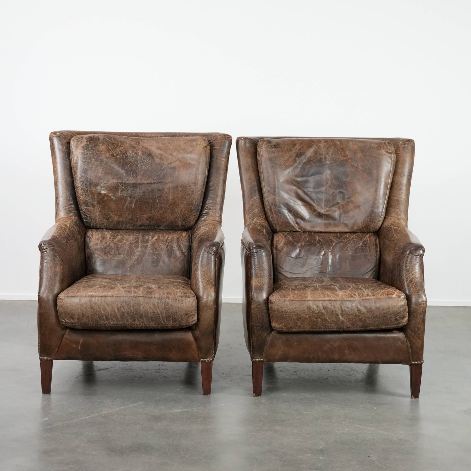 Karaktervol En Zeer Comfortabel: Set Van Twee Vintage Koeienhuid Fauteuils Met Mooie, Opvallende Kleuren