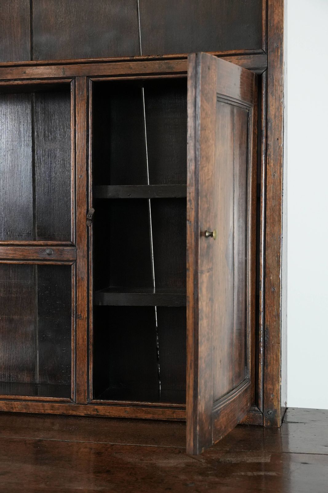 Grote Antieke Engelse Eikenhouten Kast / Keukenkast / Dressoirkast Uit De 18e Eeuw photo vintage