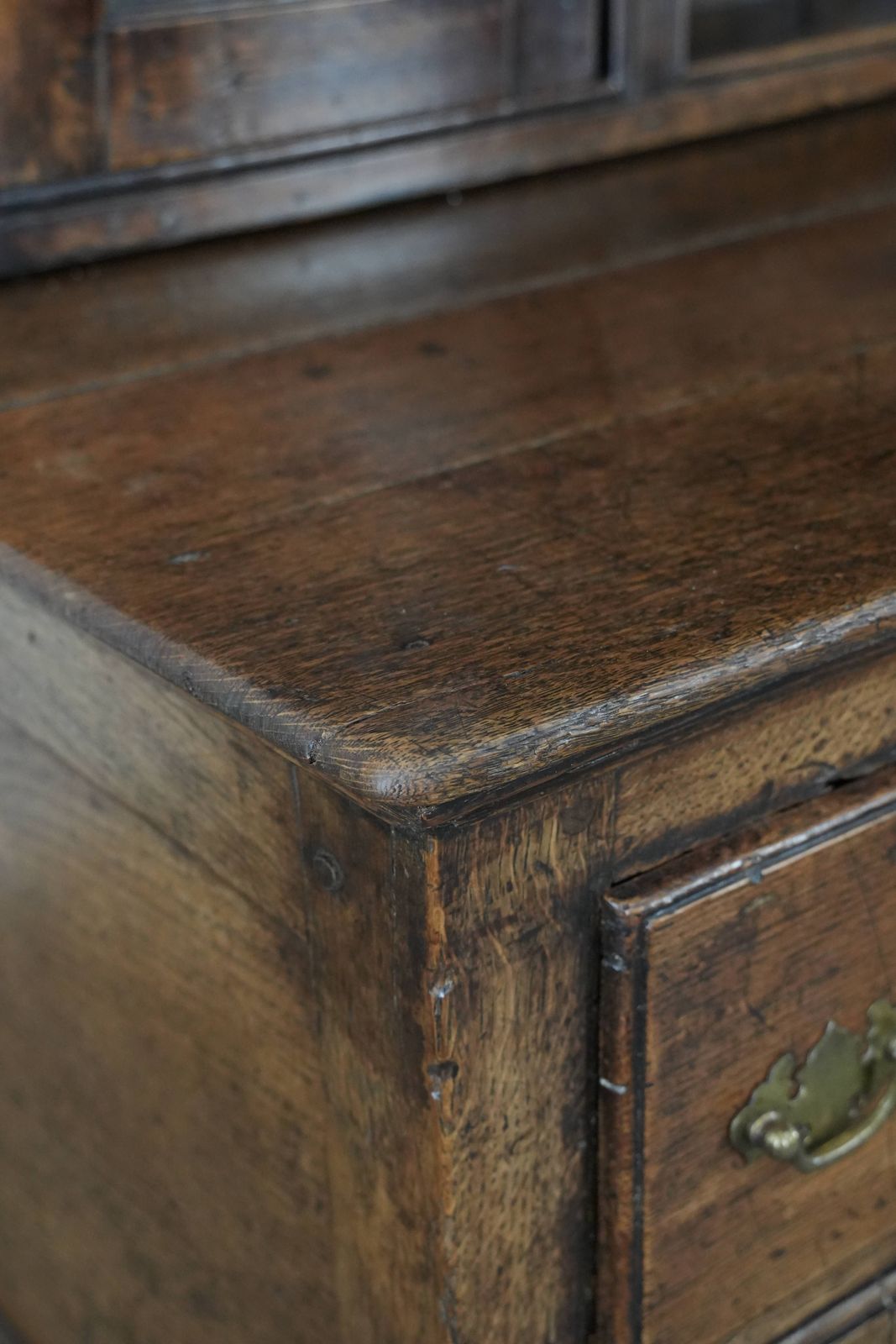 Meubels Grote Antieke Engelse Eikenhouten Kast / Keukenkast / Dressoirkast Uit De 18e Eeuw photo
