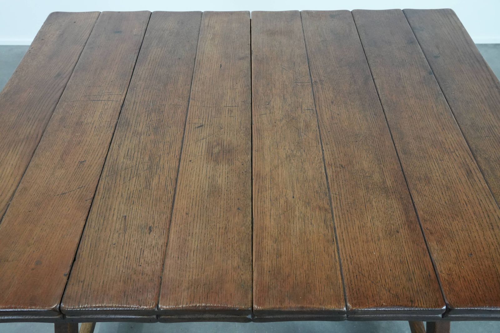 photo for sale Bijzondere Antieke Zwitserse Inklapbare Eettafel Van Eikenhout, Midden 19e Eeuw